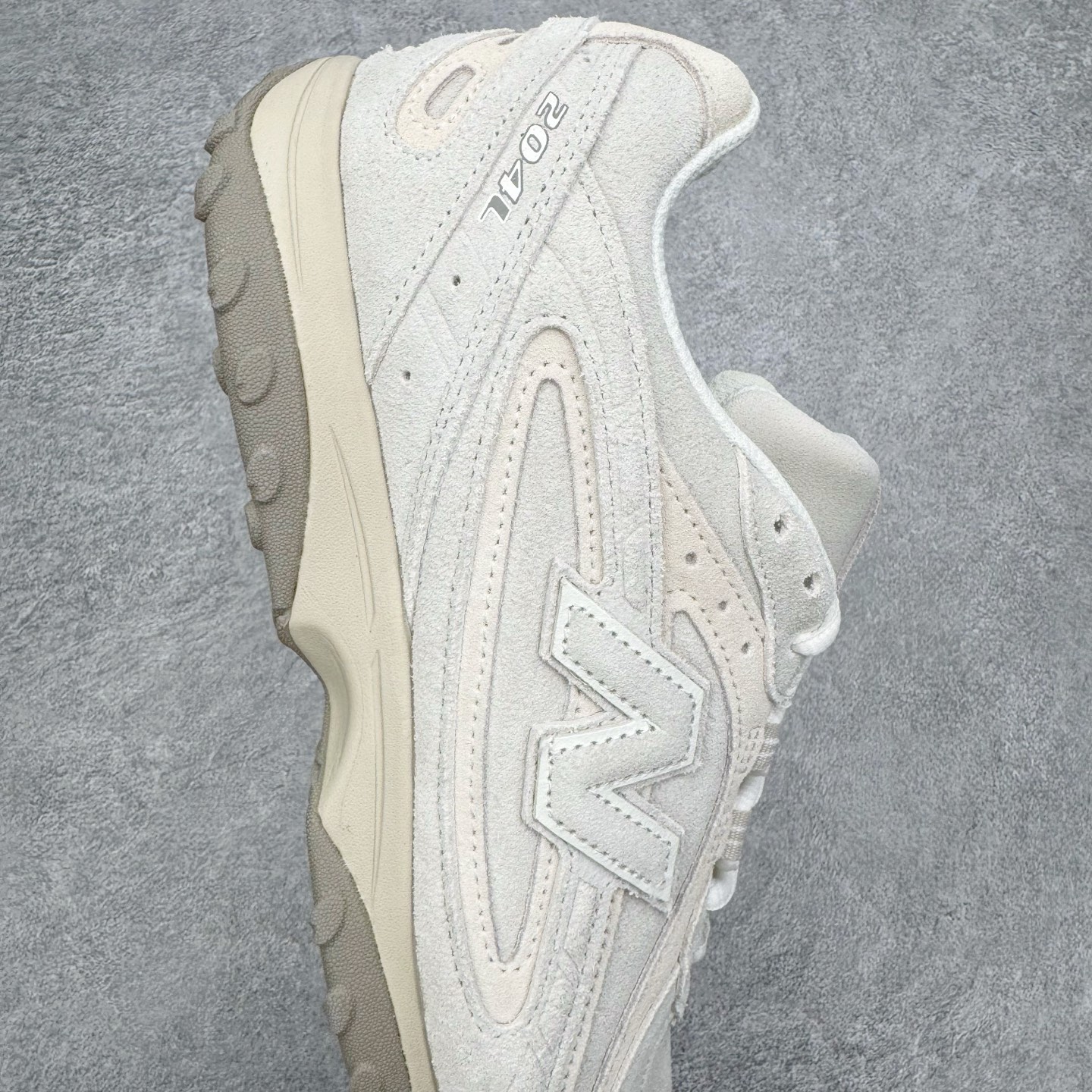 图片[6]-＃M纯原 New Balance U204LMMC NB新百伦新款舒适百搭耐磨轻便低帮生活休闲鞋 男女同款 原档数据独立私模大底 唯一正确三层组合大底 特高弹切片加持 百分百还原原鞋脚感 NB市场最强产物 防伪原标全套原楦原纸板原厂数据开发 全鞋电脑针车加持 原厂网布 原装进口头层翻毛皮料正确绒感卡色 正确中底拉帮中底网布细节 匠心打造 耗时两个月开发完成 工艺极其复杂难度可想而知 高端零售专供产物 尺码：36 37 37.5 38 38.5 39.5 40 40.5 41.5 42 42.5 43 44 44.5 45 45.5 46.5 47-选品中心