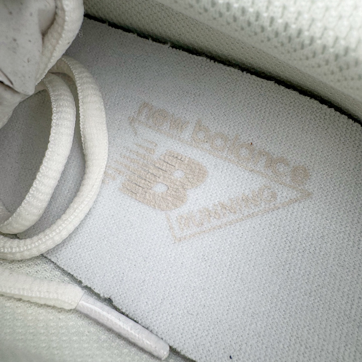 图片[13]-＃M纯原 New Balance U204LMMC NB新百伦新款舒适百搭耐磨轻便低帮生活休闲鞋 男女同款 原档数据独立私模大底 唯一正确三层组合大底 特高弹切片加持 百分百还原原鞋脚感 NB市场最强产物 防伪原标全套原楦原纸板原厂数据开发 全鞋电脑针车加持 原厂网布 原装进口头层翻毛皮料正确绒感卡色 正确中底拉帮中底网布细节 匠心打造 耗时两个月开发完成 工艺极其复杂难度可想而知 高端零售专供产物 尺码：36 37 37.5 38 38.5 39.5 40 40.5 41.5 42 42.5 43 44 44.5 45 45.5 46.5 47-选品中心