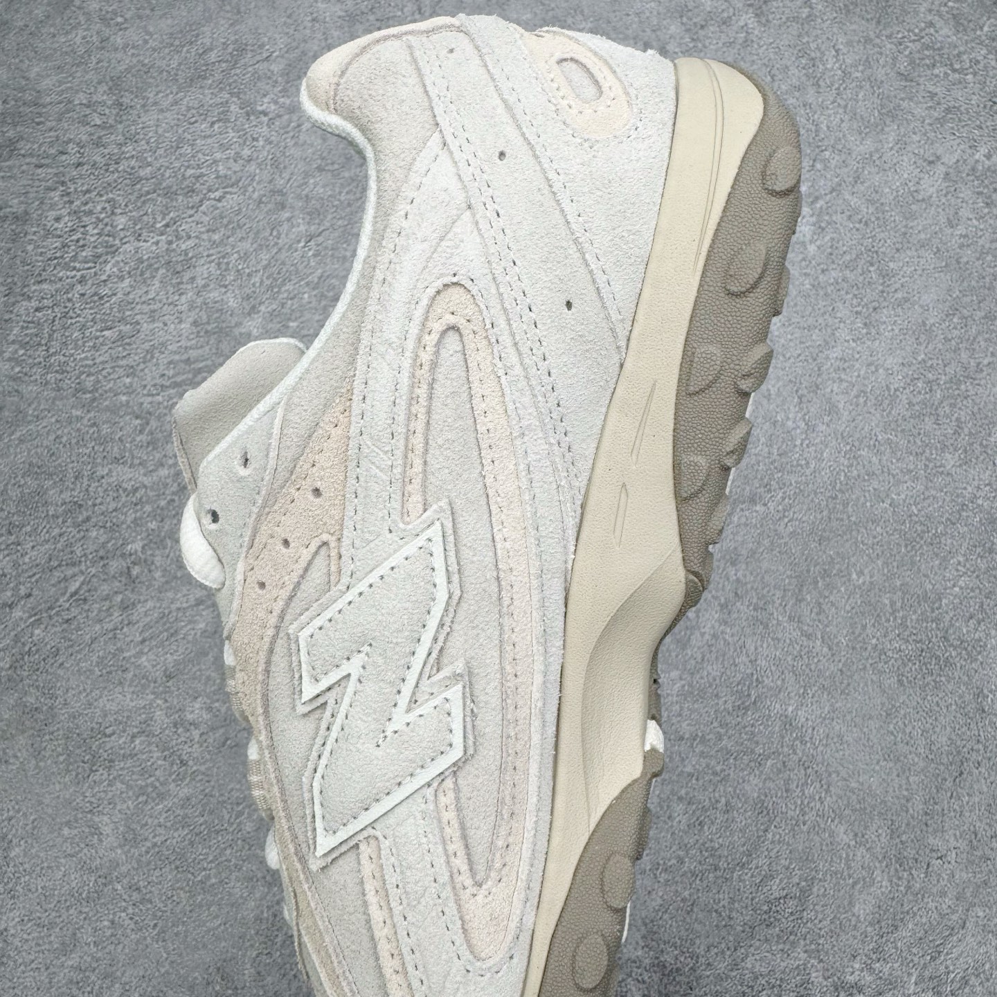 图片[7]-＃M纯原 New Balance U204LMMC NB新百伦新款舒适百搭耐磨轻便低帮生活休闲鞋 男女同款 原档数据独立私模大底 唯一正确三层组合大底 特高弹切片加持 百分百还原原鞋脚感 NB市场最强产物 防伪原标全套原楦原纸板原厂数据开发 全鞋电脑针车加持 原厂网布 原装进口头层翻毛皮料正确绒感卡色 正确中底拉帮中底网布细节 匠心打造 耗时两个月开发完成 工艺极其复杂难度可想而知 高端零售专供产物 尺码：36 37 37.5 38 38.5 39.5 40 40.5 41.5 42 42.5 43 44 44.5 45 45.5 46.5 47-选品中心