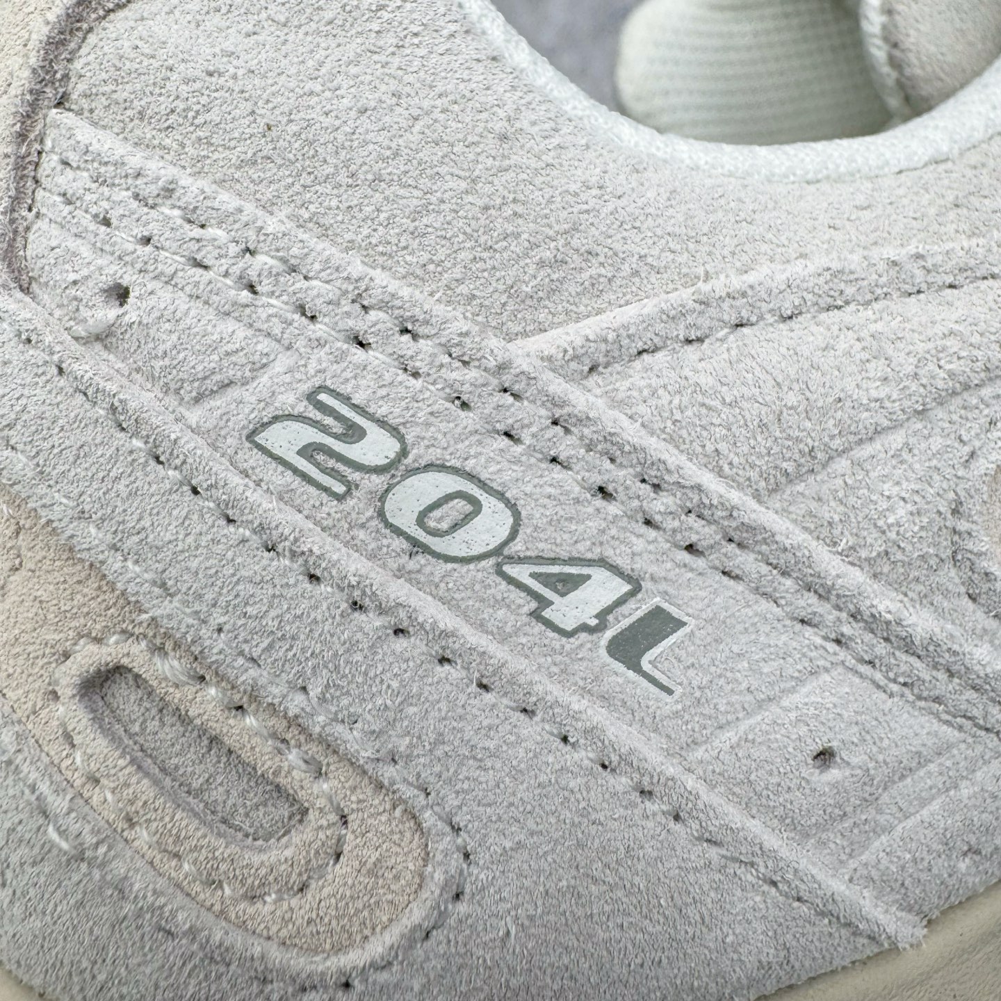 图片[16]-＃M纯原 New Balance U204LMMC NB新百伦新款舒适百搭耐磨轻便低帮生活休闲鞋 男女同款 原档数据独立私模大底 唯一正确三层组合大底 特高弹切片加持 百分百还原原鞋脚感 NB市场最强产物 防伪原标全套原楦原纸板原厂数据开发 全鞋电脑针车加持 原厂网布 原装进口头层翻毛皮料正确绒感卡色 正确中底拉帮中底网布细节 匠心打造 耗时两个月开发完成 工艺极其复杂难度可想而知 高端零售专供产物 尺码：36 37 37.5 38 38.5 39.5 40 40.5 41.5 42 42.5 43 44 44.5 45 45.5 46.5 47-选品中心