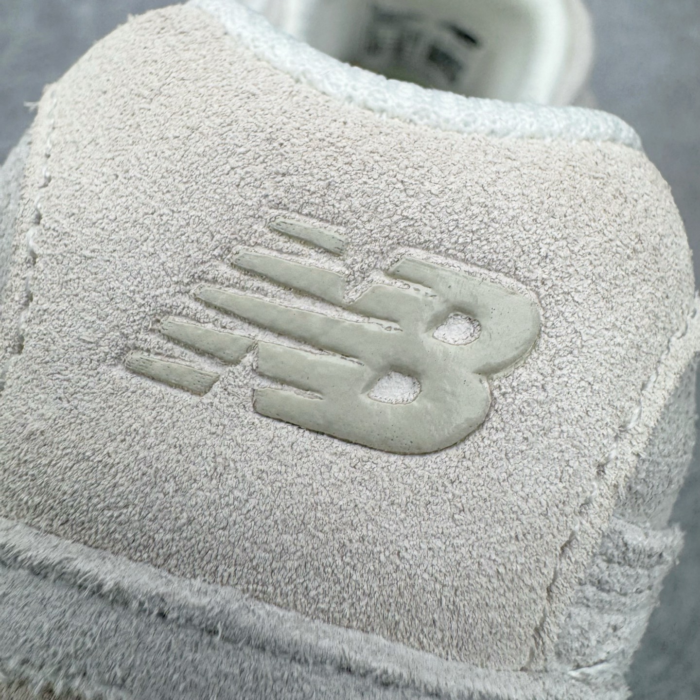 图片[17]-＃M纯原 New Balance U204LMMC NB新百伦新款舒适百搭耐磨轻便低帮生活休闲鞋 男女同款 原档数据独立私模大底 唯一正确三层组合大底 特高弹切片加持 百分百还原原鞋脚感 NB市场最强产物 防伪原标全套原楦原纸板原厂数据开发 全鞋电脑针车加持 原厂网布 原装进口头层翻毛皮料正确绒感卡色 正确中底拉帮中底网布细节 匠心打造 耗时两个月开发完成 工艺极其复杂难度可想而知 高端零售专供产物 尺码：36 37 37.5 38 38.5 39.5 40 40.5 41.5 42 42.5 43 44 44.5 45 45.5 46.5 47-选品中心