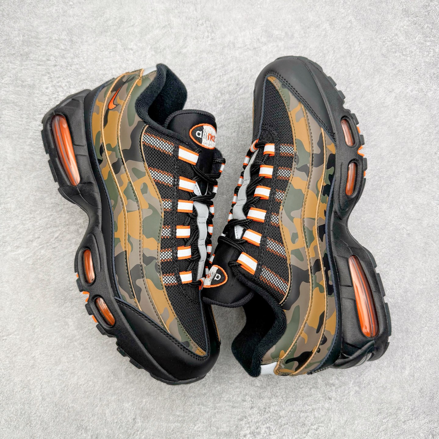 图片[3]-＃GX纯原 NK Air Max 95 复古减震气垫跑鞋 黑棕迷彩 HQ1973-001 经典重温 外单专供大厂出品 品质稳定 一百余色 终端操作 鞋款设计灵感源于人体构造 中底设计基于人体的脊柱构造 是整体设计的核心 尼龙孔眼代表了肋骨 而分层式面板和网眼象征着肌肉纤维和肉体组织 Air Max 95采用了两个独立的吹塑成型的Air-Sole单元 并首次在前掌使用可视化气垫设计 Swoosh logo夜当作一个 点符号放在了鞋子的后帮位置 20年的发展让 AIR MAX 95有了不同的故事 20年后再度面向世人的时候 焕然一新的面貌 让人有了另外一种清新脱俗的感觉 尺码：40 40.5 41 42 42.5 43 44 44.5 45 45.5 46 47.5 48.5-选品中心