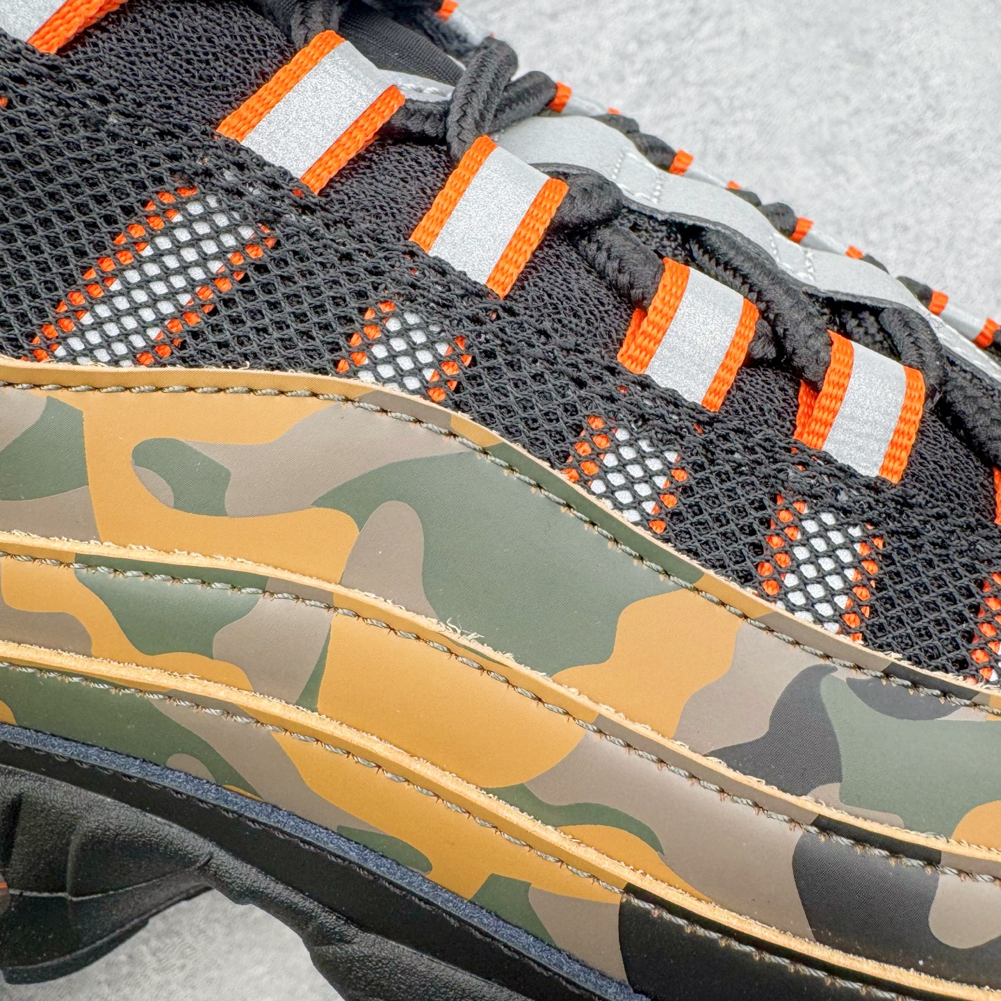 图片[14]-＃GX纯原 NK Air Max 95 复古减震气垫跑鞋 黑棕迷彩 HQ1973-001 经典重温 外单专供大厂出品 品质稳定 一百余色 终端操作 鞋款设计灵感源于人体构造 中底设计基于人体的脊柱构造 是整体设计的核心 尼龙孔眼代表了肋骨 而分层式面板和网眼象征着肌肉纤维和肉体组织 Air Max 95采用了两个独立的吹塑成型的Air-Sole单元 并首次在前掌使用可视化气垫设计 Swoosh logo夜当作一个 点符号放在了鞋子的后帮位置 20年的发展让 AIR MAX 95有了不同的故事 20年后再度面向世人的时候 焕然一新的面貌 让人有了另外一种清新脱俗的感觉 尺码：40 40.5 41 42 42.5 43 44 44.5 45 45.5 46 47.5 48.5-选品中心