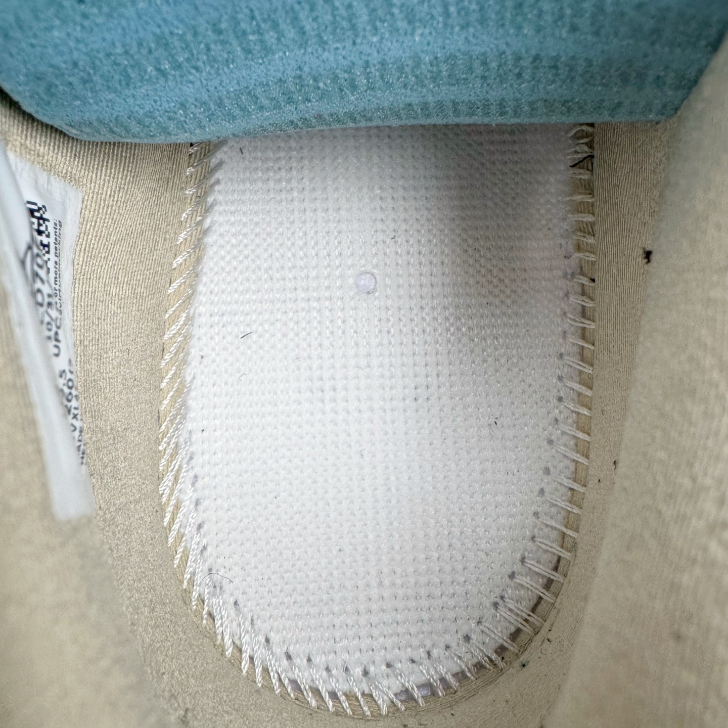 图片[10]-＃KZ神版 Air Jordan Legacy AJ312 复古篮球鞋 CD7069-020 市场最强独一档产物 全套原纸板楦头开发 原厂大底磨具加持立体防滑纹理 原档数据后跟TPU子母扣魔术贴 原装可视Air Sole气垫 原汁原味最完美的312代版型 唯一正确鞋头趴度弧度高度鞋身腰线 进口港宝加持 后跟自然饱满 全鞋荧光划线卡点 追求极致完美 每一双都是工艺品 多重QC质检 超越公司货的品控标准 实实在在的免检产品 鞋身采用了皮革材质打造 横跨鞋面的魔术贴十分吸睛 侧面的Swoosh Logo的一部分被鞋面遮挡了一部分 颇具玩味 魔术贴上标有NK标识 而鞋舌上是Jordan的经典红色飞翼Logo 后跟和鞋底均采用了AJ3的设计 后跟上同样也使用了经典的爆裂纹图案 尺码：36 36.5 37.5 38 38.5 39 40 40.5 41 42 42.5 43 44 44.5 45 46 47.5-选品中心