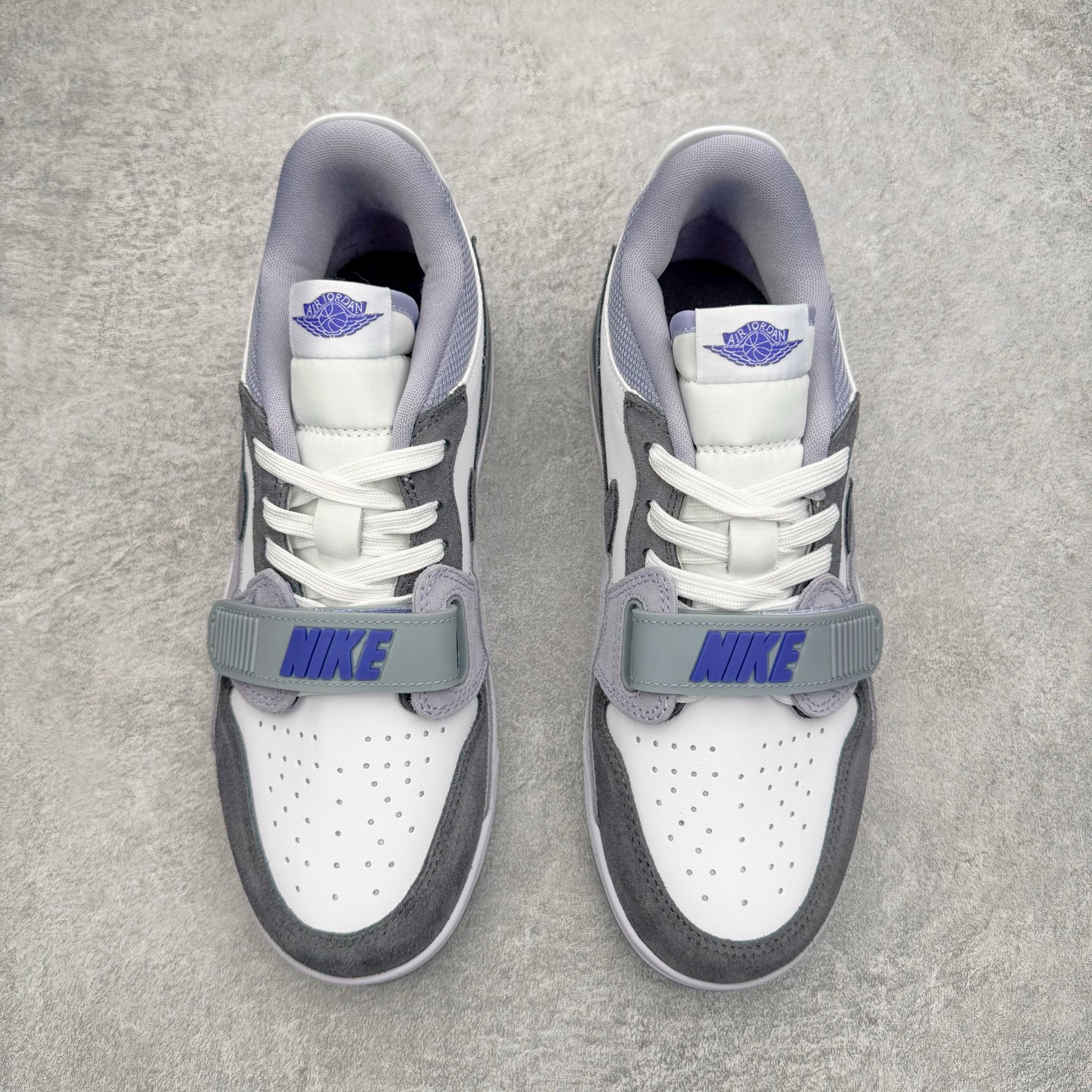 图片[2]-＃KZ神版 Air Jordan Legacy AJ312 复古篮球鞋 CD7069-108 市场最强独一档产物 全套原纸板楦头开发 原厂大底磨具加持立体防滑纹理 原档数据后跟TPU子母扣魔术贴 原装可视Air Sole气垫 原汁原味最完美的312代版型 唯一正确鞋头趴度弧度高度鞋身腰线 进口港宝加持 后跟自然饱满 全鞋荧光划线卡点 追求极致完美 每一双都是工艺品 多重QC质检 超越公司货的品控标准 实实在在的免检产品 鞋身采用了皮革材质打造 横跨鞋面的魔术贴十分吸睛 侧面的Swoosh Logo的一部分被鞋面遮挡了一部分 颇具玩味 魔术贴上标有NK标识 而鞋舌上是Jordan的经典红色飞翼Logo 后跟和鞋底均采用了AJ3的设计 后跟上同样也使用了经典的爆裂纹图案 尺码：36 36.5 37.5 38 38.5 39 40 40.5 41 42 42.5 43 44 44.5 45 46 47.5-选品中心