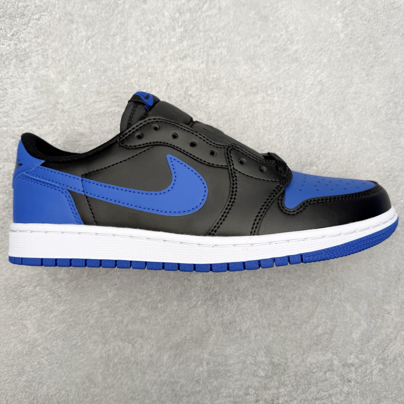 图片[2]-＃小DT Air Jordan AJ1 Low OG 低帮系列 全新流水线出品 超强性价比 DT版本平替选择 市场第二梯队 全部原鞋开发 原楦原纸板开发 全鞋电脑针车 原厂内置全掌气垫 原盒内在原标 唯一Zp原版鞋带绑法 免检产品 全新2022版型 全头层皮料 完美零毛边处理 原厂配置全掌气垫 价格定位良心 几十个配色陆续出货 实拍调校N版已经零色差零失真 百分百还原实物色彩所见即所得 不存在货不对板色差等低级问题 选购参考实物拍摄 不混卖不参货 只用心做好货严格选品 承诺混一赔十 尺码：36 36.5 37.5 38 38.5 39 40 40.5 41 42 42.5 43 44 44.5 45 46-选品中心