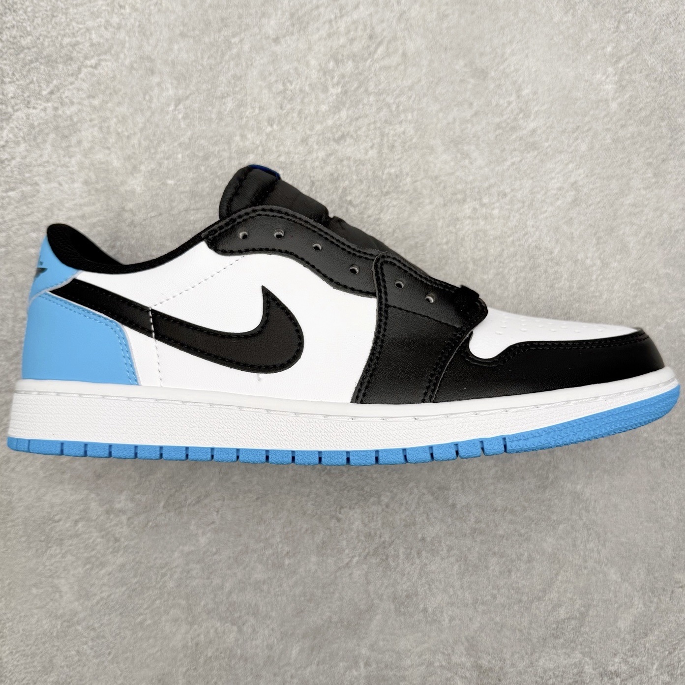 图片[4]-＃小DT Air Jordan AJ1 Low OG 低帮系列 全新流水线出品 超强性价比 DT版本平替选择 市场第二梯队 全部原鞋开发 原楦原纸板开发 全鞋电脑针车 原厂内置全掌气垫 原盒内在原标 唯一Zp原版鞋带绑法 免检产品 全新2022版型 全头层皮料 完美零毛边处理 原厂配置全掌气垫 价格定位良心 几十个配色陆续出货 实拍调校N版已经零色差零失真 百分百还原实物色彩所见即所得 不存在货不对板色差等低级问题 选购参考实物拍摄 不混卖不参货 只用心做好货严格选品 承诺混一赔十 尺码：36 36.5 37.5 38 38.5 39 40 40.5 41 42 42.5 43 44 44.5 45 46-选品中心