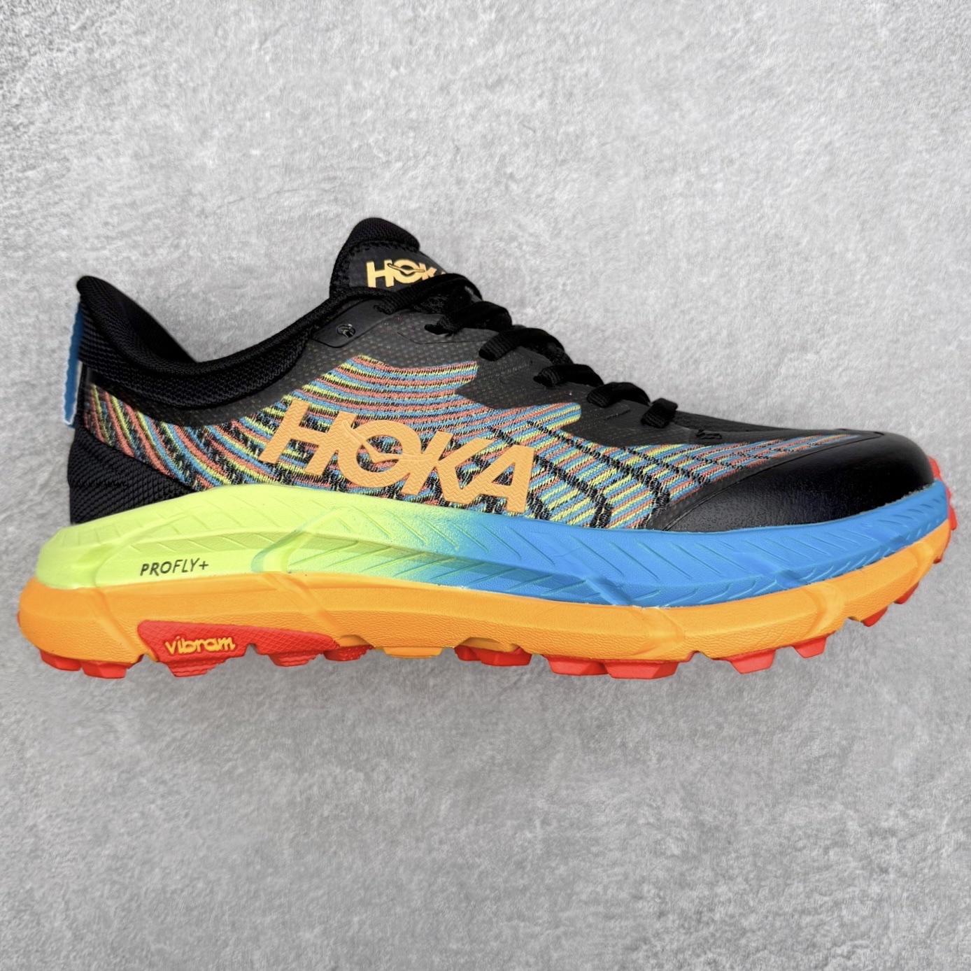 HOKA ONE ONE Mafate Speed 4 飞速玛法特4代系列低帮轻量户外越野休闲运动慢跑鞋 HOKA ONE ONE是来自美国的跑步鞋知名品牌，创立于2009年，始终致力于为所有跑者提供更新、更好的跑步装备。相比常规跑鞋，HOKA ONE ONE特别研发使用性能独特的几何形跑鞋中底，此种鞋底更厚、更高、回弹性也更好，除了卓越的缓冲性能，它还能为各种阶段的跑者带来更具动感、更加稳定的跑步体验。HOKAONE ONE从设计之初就清楚意识到，要保证跑者步幅的均匀一致，双脚自然而然的运动至关重要。尺码：36 36.5 37.5 38 39 40 40.5 41 42 42.5 43 44 45 46-选品中心