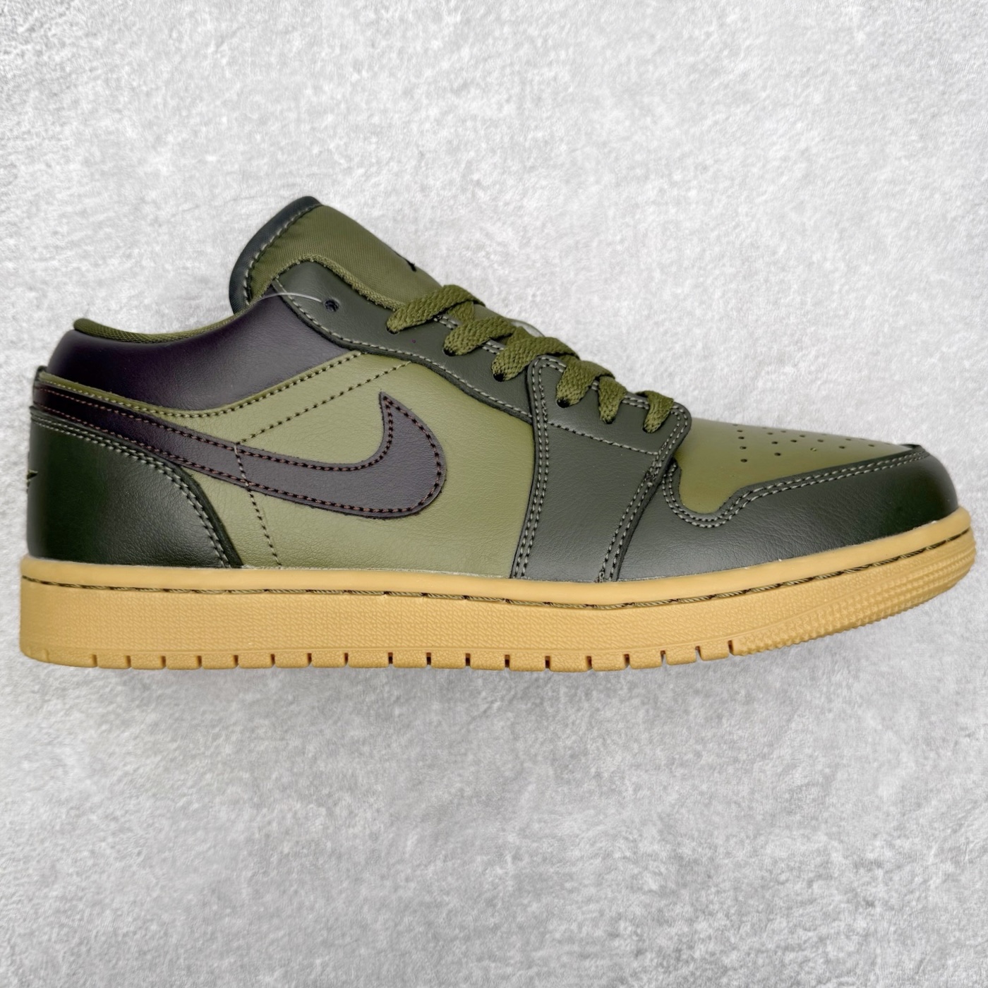 ＃K版 Air Jordan AJ1 Low 低帮 IR0840-325 全新流水线出品 DT版本唯一平替选择 市场第二梯队最强版 全部原鞋开发 原楦原纸板开发 全鞋电脑针车 原厂内置全掌气垫 原盒内在原标 唯一Zp原版鞋带绑法 免检产品 全新2022版型 全头层皮料 完美零毛边处理 原厂配置全掌气垫 价格定位良心 几十个配色陆续出货 实拍调校N版已经零色差零失真 百分百还原实物色彩所见即所得 不存在货不对板色差等低级问题 选购参考实物拍摄 不混卖不参货 只用心做好货严格选品 承诺混一赔十 尺码：36 36.5 37.5 38 38.5 39 40 40.5 41 42 42.5 43 44 44.5 45-选品中心