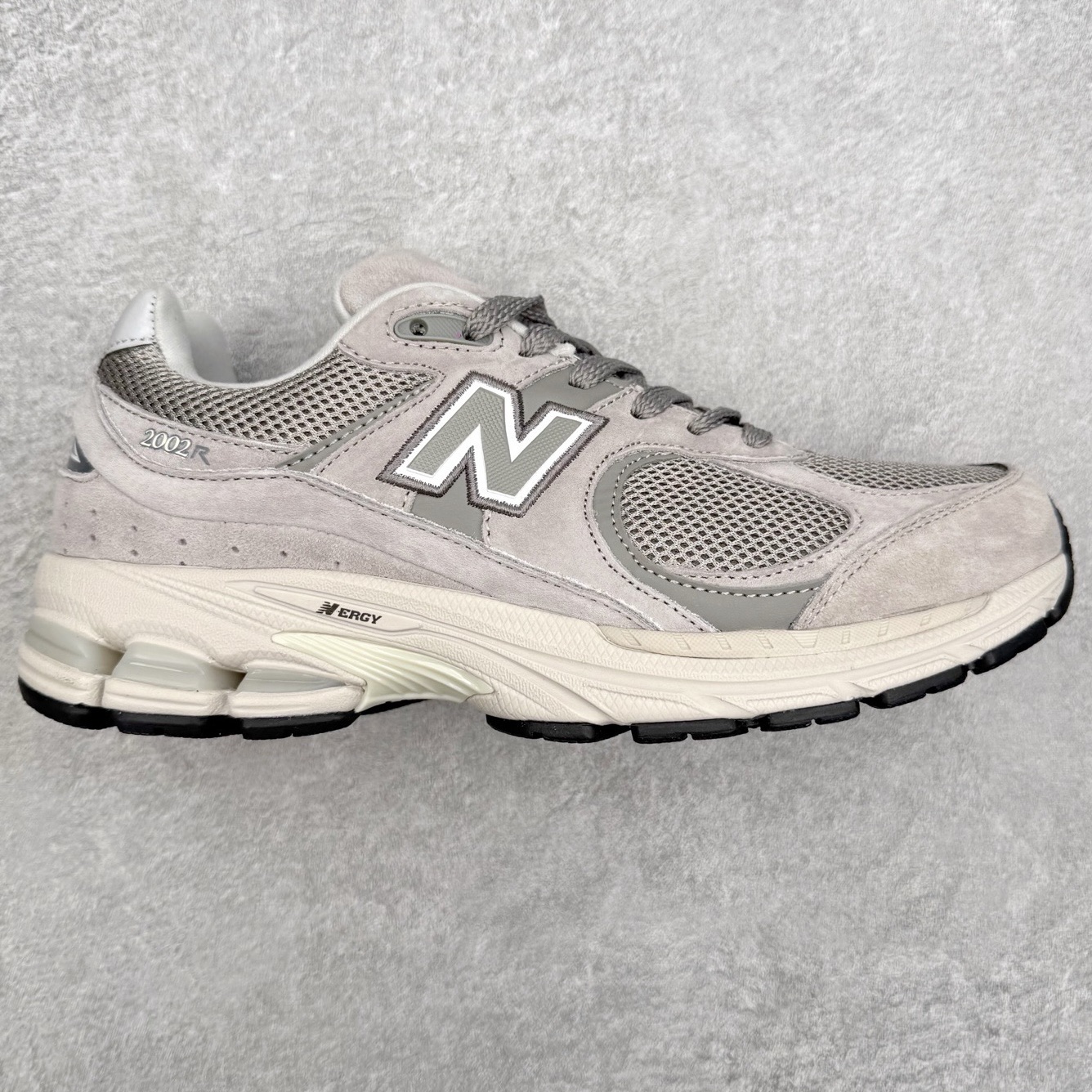 图片[4]-＃纯原福利 New Balance NB2002系列 男女休闲慢跑鞋 必备的时髦单品之一 最新出的2002R系列 这款延续了经典科技 升级版N-ERGY缓震物料机能与材质上脚太舒适了 鞋面的柔软麂皮搭配尼龙网布 特别透气而且还复古感 不管是搭配牛仔裤还工装裤都是百搭！小红书众多博主上脚推荐！实拍调校N版已经零色差零失真 百分百还原实物色彩所见即所得 不存在货不对板色差等低级问题 选购参考实物拍摄 不混卖不参货 只用心做好货严格选品 承诺混一赔十 尺码：36 36.5 37 37.5 38 38.5 39.5 40 40.5 41.5 42 42.5 43 44 44.5 45-选品中心