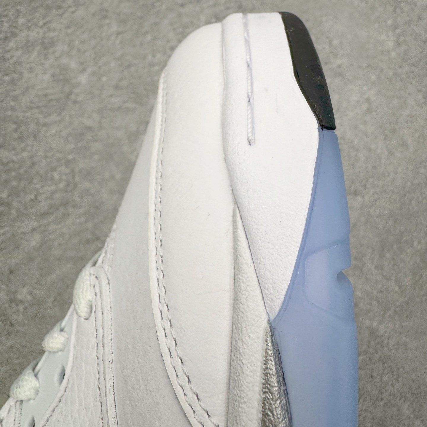 图片[18]-＃PK纯原 Air Jordan AJ5 Retro 白银 HQ7978-103 SZ原厂全套原楦原纸板磨具开发 原厂皮料加持 原厂港宝加持定型后跟R度完美 同源原厂电绣 飞人针数密度立体效果一致 原厂拉帮手法 原厂配置纸衬高频鞋盒 原厂指令配双鞋带 原厂TPU网格鞋带扣 超高鞋面清洁度 最高QC检验标准 控制溢胶瑕疵 到手可放心比对发售原鞋 上脚百分百充正驾驭 尺码：40 40.5 41 42 42.5 43 44 44.5 45 46 47.5-选品中心