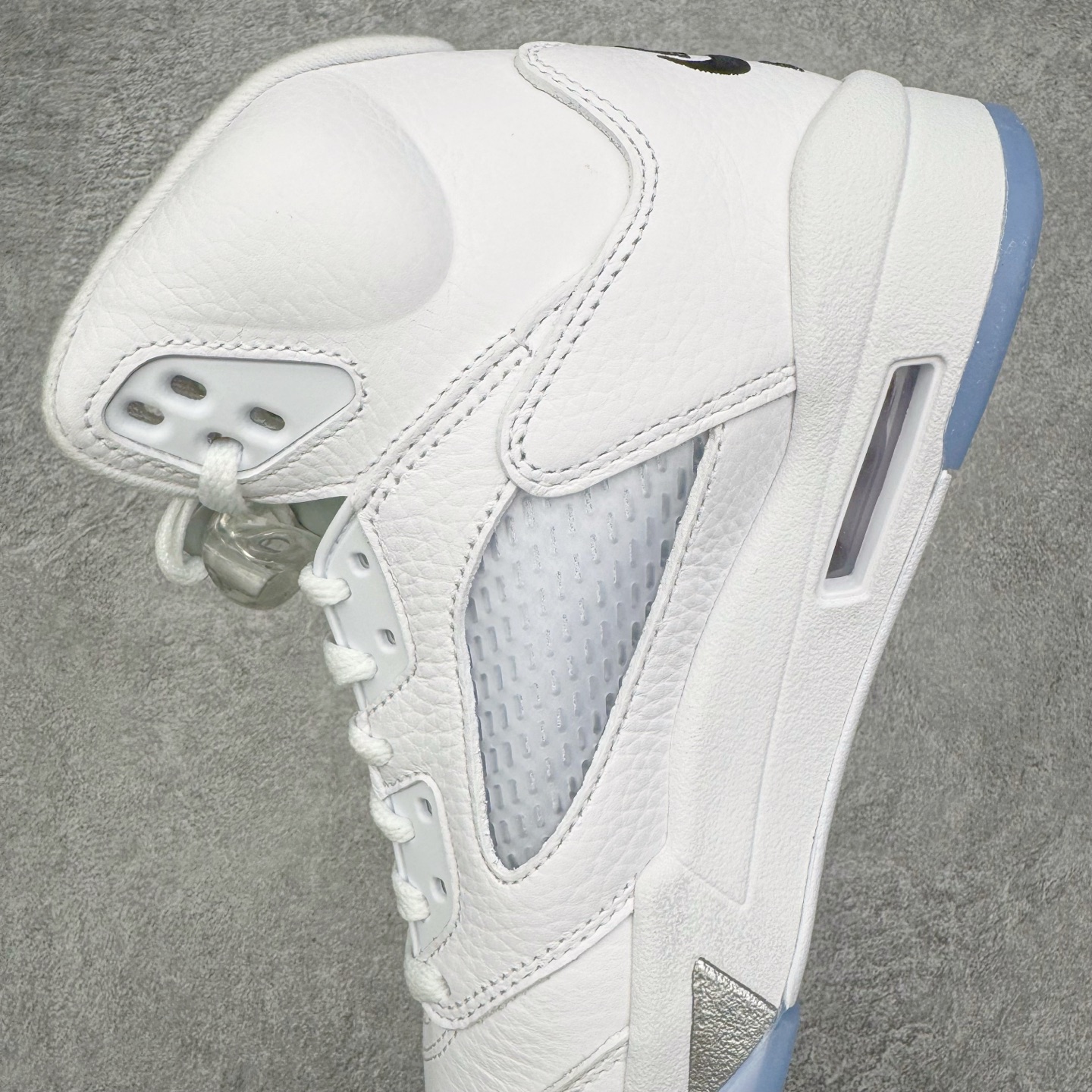 图片[7]-＃PK纯原 Air Jordan AJ5 Retro 白银 HQ7978-103 SZ原厂全套原楦原纸板磨具开发 原厂皮料加持 原厂港宝加持定型后跟R度完美 同源原厂电绣 飞人针数密度立体效果一致 原厂拉帮手法 原厂配置纸衬高频鞋盒 原厂指令配双鞋带 原厂TPU网格鞋带扣 超高鞋面清洁度 最高QC检验标准 控制溢胶瑕疵 到手可放心比对发售原鞋 上脚百分百充正驾驭 尺码：40 40.5 41 42 42.5 43 44 44.5 45 46 47.5-选品中心