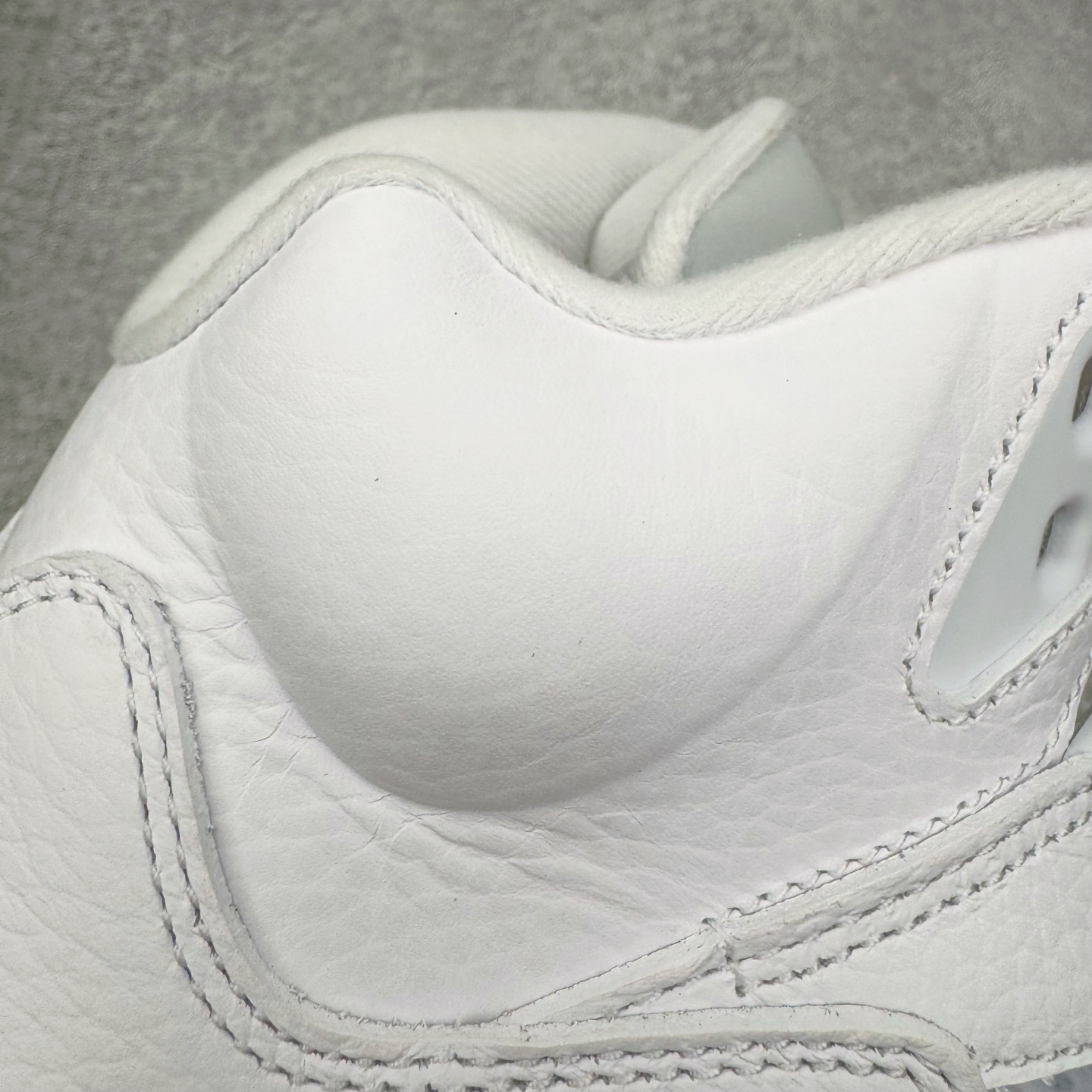 图片[14]-＃PK纯原 Air Jordan AJ5 Retro 白银 HQ7978-103 SZ原厂全套原楦原纸板磨具开发 原厂皮料加持 原厂港宝加持定型后跟R度完美 同源原厂电绣 飞人针数密度立体效果一致 原厂拉帮手法 原厂配置纸衬高频鞋盒 原厂指令配双鞋带 原厂TPU网格鞋带扣 超高鞋面清洁度 最高QC检验标准 控制溢胶瑕疵 到手可放心比对发售原鞋 上脚百分百充正驾驭 尺码：40 40.5 41 42 42.5 43 44 44.5 45 46 47.5-选品中心