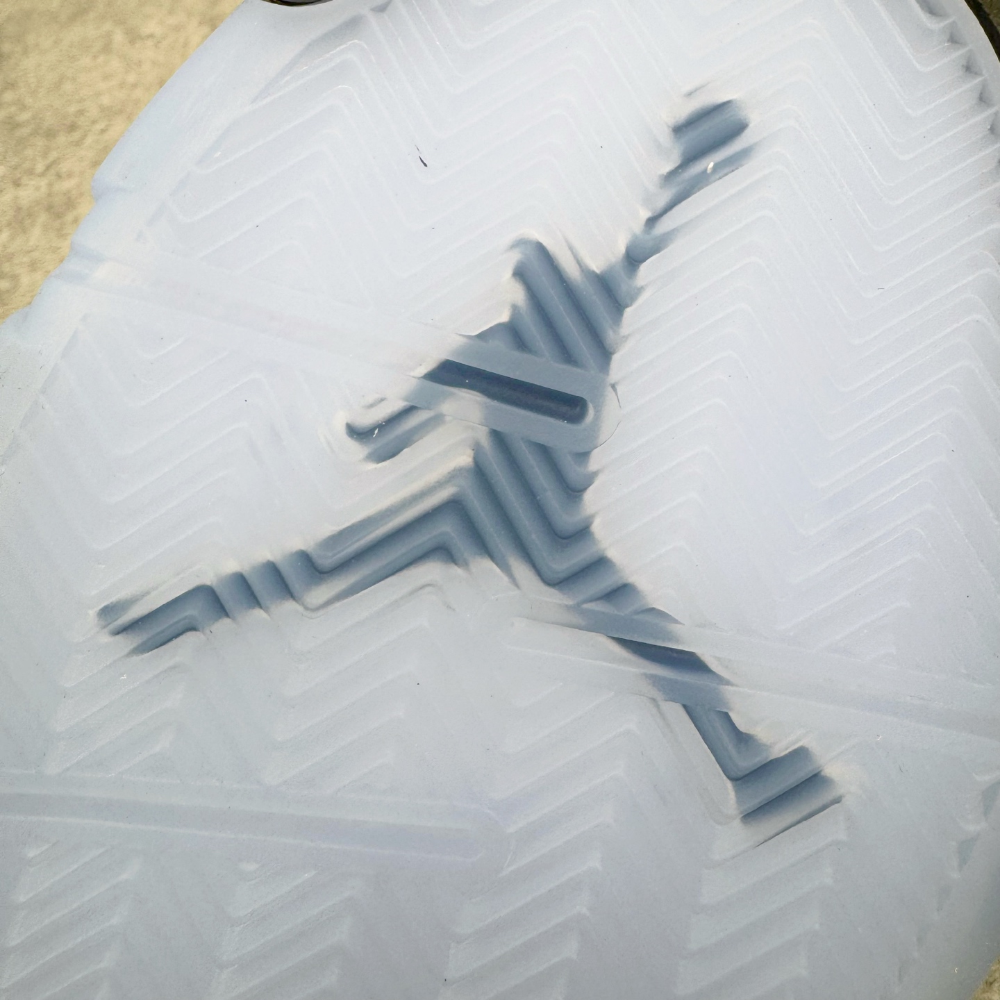 图片[12]-＃PK纯原 Air Jordan AJ5 Retro 白银 HQ7978-103 SZ原厂全套原楦原纸板磨具开发 原厂皮料加持 原厂港宝加持定型后跟R度完美 同源原厂电绣 飞人针数密度立体效果一致 原厂拉帮手法 原厂配置纸衬高频鞋盒 原厂指令配双鞋带 原厂TPU网格鞋带扣 超高鞋面清洁度 最高QC检验标准 控制溢胶瑕疵 到手可放心比对发售原鞋 上脚百分百充正驾驭 尺码：40 40.5 41 42 42.5 43 44 44.5 45 46 47.5-选品中心