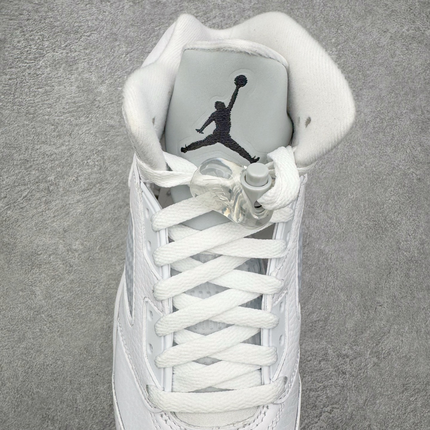 图片[5]-＃PK纯原 Air Jordan AJ5 Retro 白银 HQ7978-103 SZ原厂全套原楦原纸板磨具开发 原厂皮料加持 原厂港宝加持定型后跟R度完美 同源原厂电绣 飞人针数密度立体效果一致 原厂拉帮手法 原厂配置纸衬高频鞋盒 原厂指令配双鞋带 原厂TPU网格鞋带扣 超高鞋面清洁度 最高QC检验标准 控制溢胶瑕疵 到手可放心比对发售原鞋 上脚百分百充正驾驭 尺码：40 40.5 41 42 42.5 43 44 44.5 45 46 47.5-选品中心