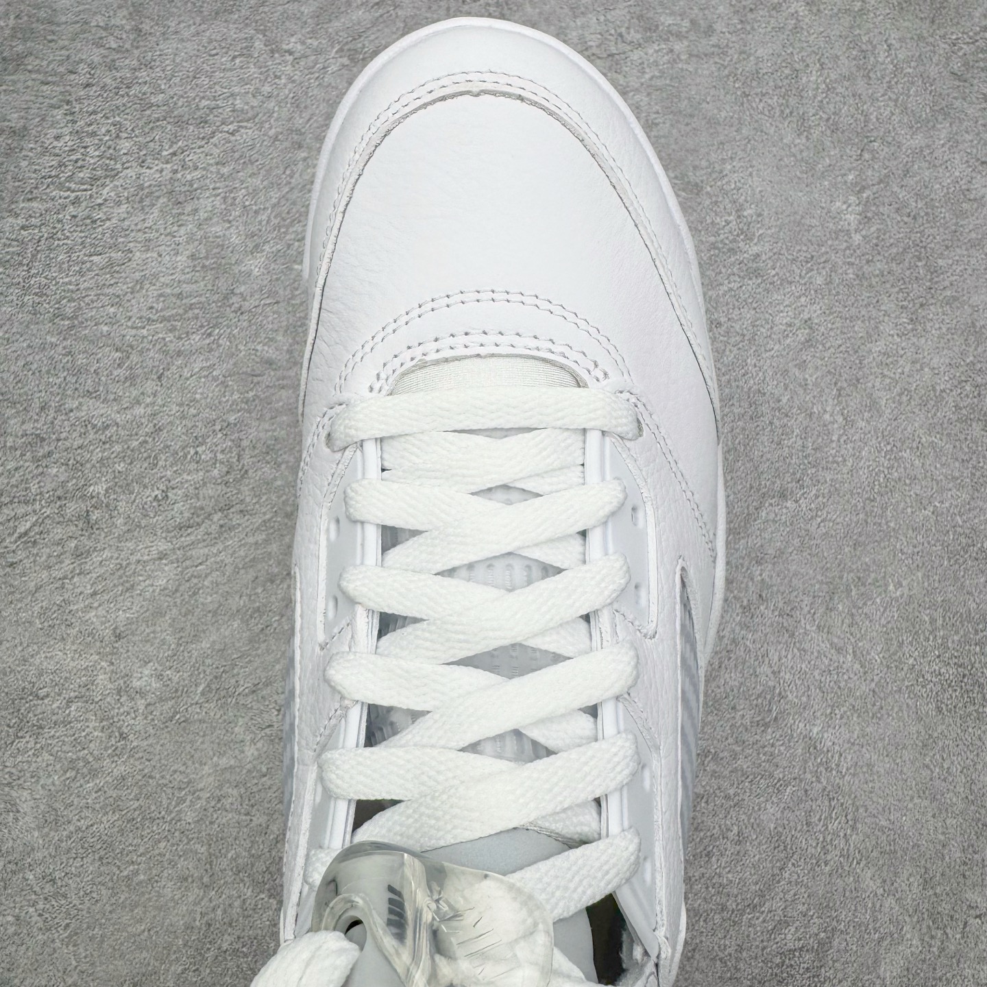 图片[4]-＃PK纯原 Air Jordan AJ5 Retro 白银 HQ7978-103 SZ原厂全套原楦原纸板磨具开发 原厂皮料加持 原厂港宝加持定型后跟R度完美 同源原厂电绣 飞人针数密度立体效果一致 原厂拉帮手法 原厂配置纸衬高频鞋盒 原厂指令配双鞋带 原厂TPU网格鞋带扣 超高鞋面清洁度 最高QC检验标准 控制溢胶瑕疵 到手可放心比对发售原鞋 上脚百分百充正驾驭 尺码：40 40.5 41 42 42.5 43 44 44.5 45 46 47.5-选品中心