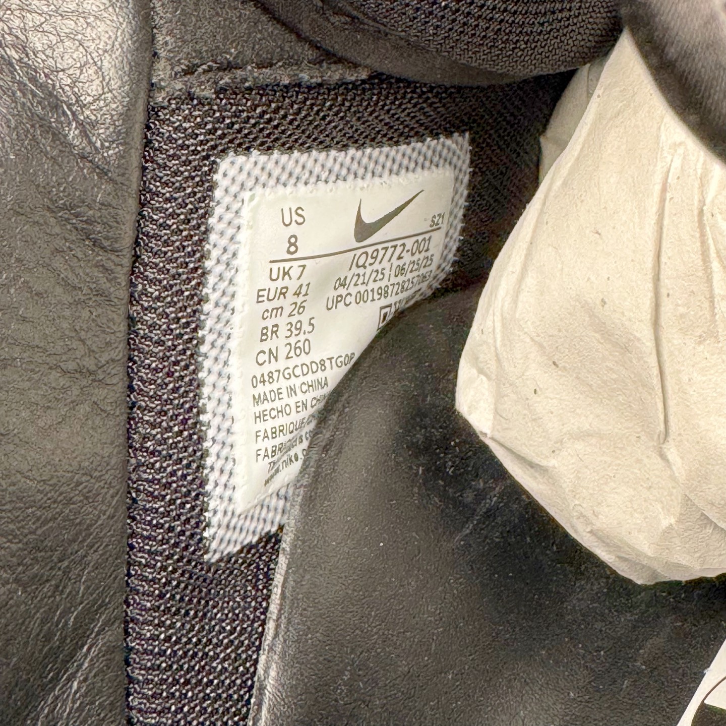 图片[13]-＃纯原 Swarovski x Ja Morant x Nike Air Force 1 空军一号莫兰特斯华洛世奇 三方联名 黑钻石 IQ9772-001 独家私模2025全新鱼鳞纹大底 咬花纹路更加清晰 全新排版鞋头倒置五角星 五角星对比旧版老版本 间距放大 星星缩小 全套官方原配件 防尘布袋 全鞋电脑针车 工整有序 视觉效果满分 原厂拉帮手法 标准四线 密度针距针孔大小控制到位 原装反口里网布海绵 正确卡色网眼大小 新版鞋撑改用纸团代替 原厂港宝加持完美还原灵魂版型 从里到外百分百还原 内置Sole气垫 中底白色背胶 已经无限的接近公司 原厂楦头 原厂刺绣 后跟弧度完美 独家私模最大开发到48.5 尺码：40 40.5 41 42 42.5 43 44 44.5 45 46 47.5 48.5-选品中心