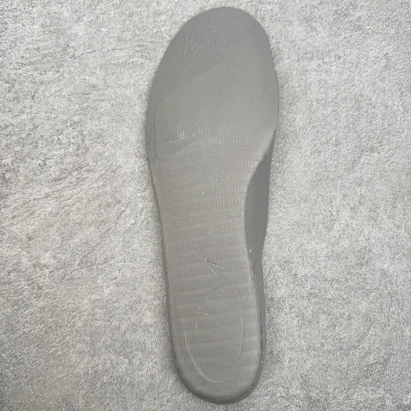 图片[20]-＃PK纯原 NK Air Force 1 Low \’07 空军一号低帮经典板鞋 2025新版 纯白 CW2288-111 独家私模2025全新鱼鳞纹大底 咬花纹路更加清晰 全新排版鞋头倒置五角星 五角星对比旧版老版本 间距放大 星星缩小 全套官方原配件 防尘布袋 全鞋电脑针车 工整有序 视觉效果满分 原厂拉帮手法 标准四线 密度针距针孔大小控制到位 原装反口里网布海绵 正确卡色网眼大小 新版鞋撑改用纸团代替 原厂港宝加持完美还原灵魂版型 从里到外百分百还原 内置Sole气垫 中底白色背胶 已经无限的接近公司 原厂楦头 原厂刺绣 后跟弧度完美 尺码：35.5 36 36.5 37.5 38 38.5 39 40 40.5 41 42 42.5 43 44 44.5 45 46-选品中心