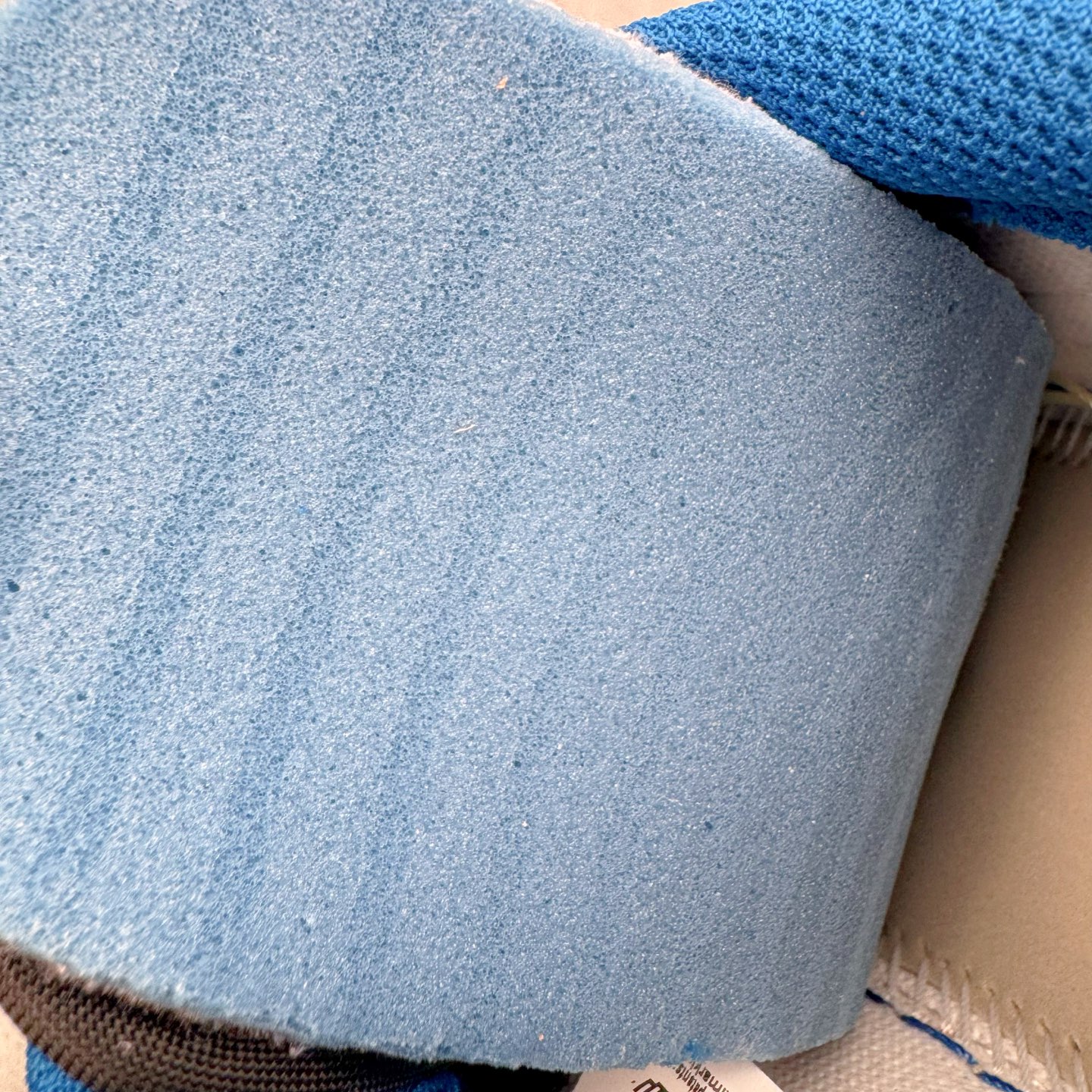 图片[22]-＃PK纯原 Travis Scott x Air Jordan AJ1 Low OG SP TS联名倒钩低帮 白蓝 DM7866-104 圈内最强倒钩系列 高端零售特供批次 产品品控稳定性领先行业 各方面均可对飙L版 良心定价不杀猪 SZ原厂全套原楦原纸板冲刀磨具开发 原厂皮料加持 原厂港宝加持定型后跟R度完美 同源原厂电绣 鬼脸飞翼针数密度立体效果一致 百分百一致原鞋 原厂拉帮工艺 针距密度一致 后跟弧度收口自然不对折 极致一眼正品既视感 进口玻璃冲刀皮料裁剪零毛边 全鞋电脑针车工艺 品控清洁度最高QC检验标准 免检产品 原厂订购鞋盒、鞋标、防尘纸、鞋撑、鞋带 追求极致的原厂味道 尺码：36 36.5 37.5 38 38.5 39 40 40.5 41 42 42.5 43 44 44.5 45 46 47.5-选品中心