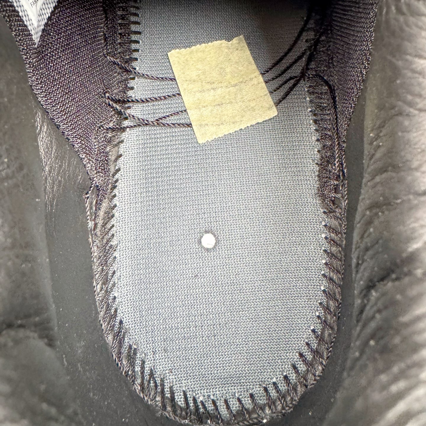 图片[12]-＃纯原 Swarovski x Ja Morant x Nike Air Force 1 空军一号莫兰特斯华洛世奇 三方联名 黑钻石 IQ9772-001 独家私模2025全新鱼鳞纹大底 咬花纹路更加清晰 全新排版鞋头倒置五角星 五角星对比旧版老版本 间距放大 星星缩小 全套官方原配件 防尘布袋 全鞋电脑针车 工整有序 视觉效果满分 原厂拉帮手法 标准四线 密度针距针孔大小控制到位 原装反口里网布海绵 正确卡色网眼大小 新版鞋撑改用纸团代替 原厂港宝加持完美还原灵魂版型 从里到外百分百还原 内置Sole气垫 中底白色背胶 已经无限的接近公司 原厂楦头 原厂刺绣 后跟弧度完美 独家私模最大开发到48.5 尺码：40 40.5 41 42 42.5 43 44 44.5 45 46 47.5 48.5-选品中心