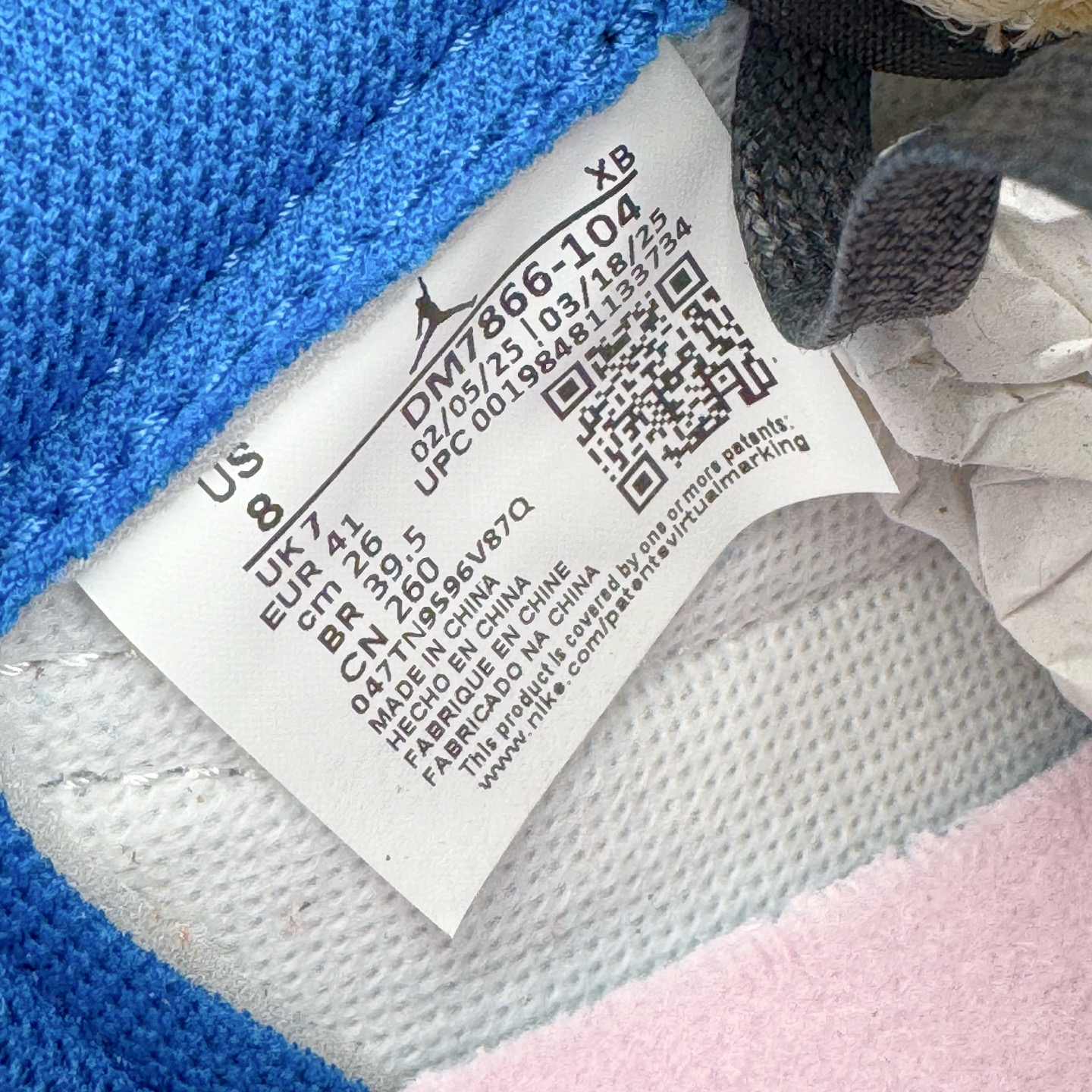 图片[12]-＃PK纯原 Travis Scott x Air Jordan AJ1 Low OG SP TS联名倒钩低帮 白蓝 DM7866-104 圈内最强倒钩系列 高端零售特供批次 产品品控稳定性领先行业 各方面均可对飙L版 良心定价不杀猪 SZ原厂全套原楦原纸板冲刀磨具开发 原厂皮料加持 原厂港宝加持定型后跟R度完美 同源原厂电绣 鬼脸飞翼针数密度立体效果一致 百分百一致原鞋 原厂拉帮工艺 针距密度一致 后跟弧度收口自然不对折 极致一眼正品既视感 进口玻璃冲刀皮料裁剪零毛边 全鞋电脑针车工艺 品控清洁度最高QC检验标准 免检产品 原厂订购鞋盒、鞋标、防尘纸、鞋撑、鞋带 追求极致的原厂味道 尺码：36 36.5 37.5 38 38.5 39 40 40.5 41 42 42.5 43 44 44.5 45 46 47.5-选品中心