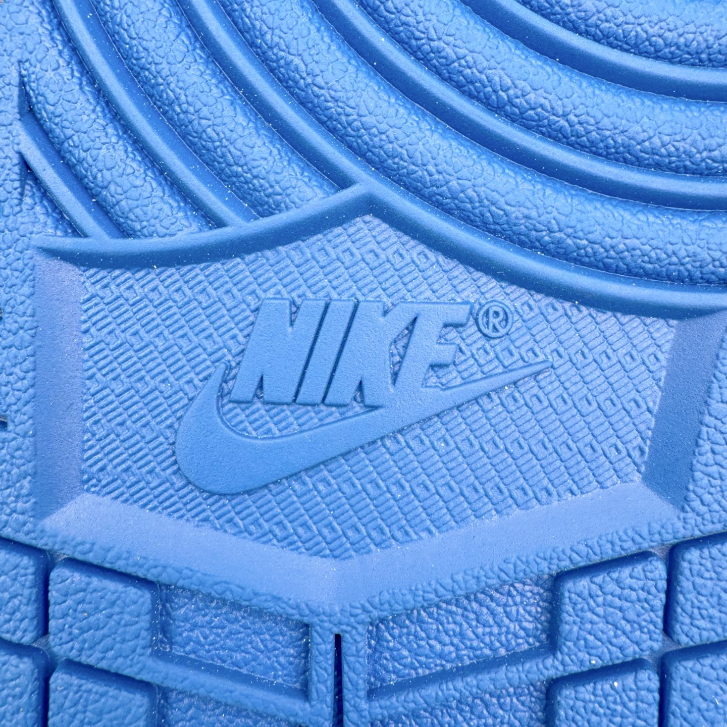 图片[21]-＃PK纯原 Travis Scott x Air Jordan AJ1 Low OG SP TS联名倒钩低帮 白蓝 DM7866-104 圈内最强倒钩系列 高端零售特供批次 产品品控稳定性领先行业 各方面均可对飙L版 良心定价不杀猪 SZ原厂全套原楦原纸板冲刀磨具开发 原厂皮料加持 原厂港宝加持定型后跟R度完美 同源原厂电绣 鬼脸飞翼针数密度立体效果一致 百分百一致原鞋 原厂拉帮工艺 针距密度一致 后跟弧度收口自然不对折 极致一眼正品既视感 进口玻璃冲刀皮料裁剪零毛边 全鞋电脑针车工艺 品控清洁度最高QC检验标准 免检产品 原厂订购鞋盒、鞋标、防尘纸、鞋撑、鞋带 追求极致的原厂味道 尺码：36 36.5 37.5 38 38.5 39 40 40.5 41 42 42.5 43 44 44.5 45 46 47.5-选品中心