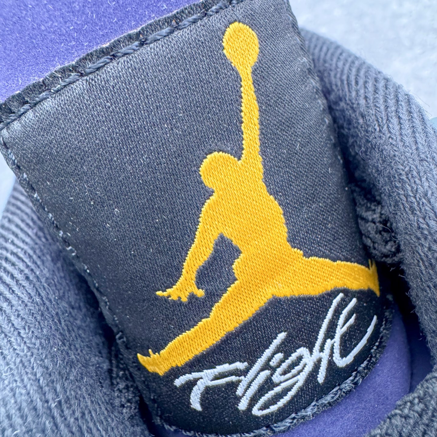 图片[17]-＃GX Air Jordan AJ4 Retro “Imperial Purple” 帝王紫 FV5029-500 全新批次 重点区分市面 唯一正确细节 后跟饰片中心位置有合模线 超弹硅胶材质 内层不织布补强 补强为硅胶提供更强耐久性 避免断裂 圈内最强四代 独家外贸特供尺码含 45.5 49.5 50.5 耗时半年巨作 全套原纸板楦头开发 原厂特供皮料加持 确保原汁原味 完美呈现四代版型 一比一鞋头弧度高度鞋身弧度 数据细节工艺流程均保持原鞋一致 原厂TPU网格鞋带扣 正确内里网布 菱角分明不变形无多余毛边 柔软性质感一致于原鞋 市场唯一原厂鞋扣模具 背面可见隐藏注塑口 原厂织唛标 原厂飞人电绣工艺 尾指中部跳三针 独家绑鞋带手法 印刷中底布 四线拉帮 米色美纹纸贴合固定 进口港宝加持 后跟自然饱满 全鞋荧光划线卡点 追求极致完美 每一双都是工艺品 多重QC质检 超越公司货的品控标准 实实在在的免检产品 尺码：40 40.5 41 42 42.5 43 44 44.5 45 45.5 46 47.5 48.5 49.5 50.5-选品中心