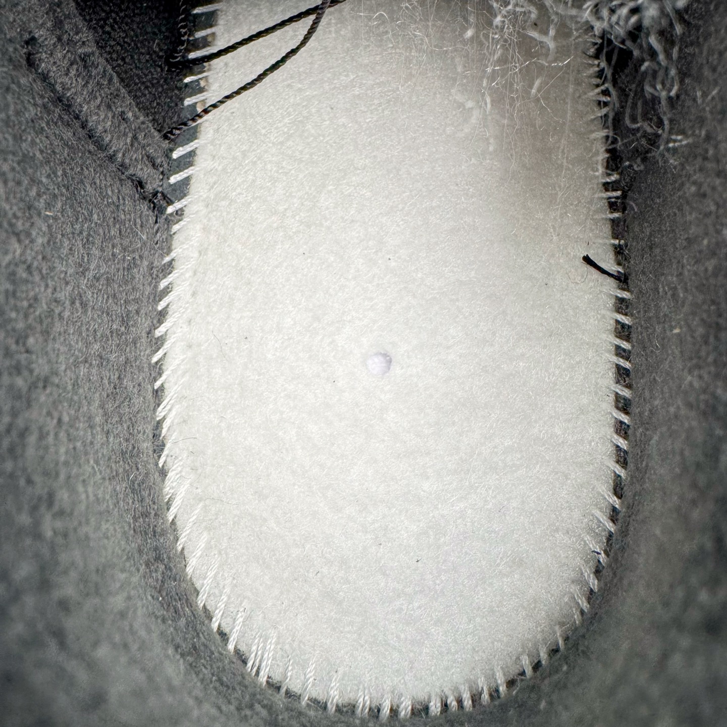 图片[10]-＃PK纯原 Supreme x NK AIR Force 1 Low 空军一号联名 黑白 CU9225-002 注意此配色为原厂皮料 独家私模2025全新鱼鳞纹大底 咬花纹路更加清晰 全新排版鞋头倒置五角星 五角星对比旧版老版本 间距放大 星星缩小 全套官方原配件 防尘布袋 全鞋电脑针车 工整有序 视觉效果满分 原厂拉帮手法 标准四线 密度针距针孔大小控制到位 原装反口里网布海绵 正确卡色网眼大小 新版鞋撑改用纸团代替 原厂港宝加持完美还原灵魂版型 从里到外百分百还原 内置Sole气垫 中底白色背胶 已经无限的接近公司 原厂楦头 原厂刺绣 后跟弧度完美 尺码：35.5 36 36.5 37.5 38 38.5 39 40 40.5 41 42 42.5 43 44 44.5 45 46-选品中心