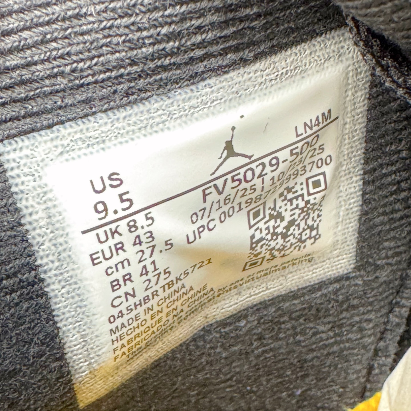 图片[18]-＃GX Air Jordan AJ4 Retro “Imperial Purple” 帝王紫 FV5029-500 全新批次 重点区分市面 唯一正确细节 后跟饰片中心位置有合模线 超弹硅胶材质 内层不织布补强 补强为硅胶提供更强耐久性 避免断裂 圈内最强四代 独家外贸特供尺码含 45.5 49.5 50.5 耗时半年巨作 全套原纸板楦头开发 原厂特供皮料加持 确保原汁原味 完美呈现四代版型 一比一鞋头弧度高度鞋身弧度 数据细节工艺流程均保持原鞋一致 原厂TPU网格鞋带扣 正确内里网布 菱角分明不变形无多余毛边 柔软性质感一致于原鞋 市场唯一原厂鞋扣模具 背面可见隐藏注塑口 原厂织唛标 原厂飞人电绣工艺 尾指中部跳三针 独家绑鞋带手法 印刷中底布 四线拉帮 米色美纹纸贴合固定 进口港宝加持 后跟自然饱满 全鞋荧光划线卡点 追求极致完美 每一双都是工艺品 多重QC质检 超越公司货的品控标准 实实在在的免检产品 尺码：40 40.5 41 42 42.5 43 44 44.5 45 45.5 46 47.5 48.5 49.5 50.5-选品中心