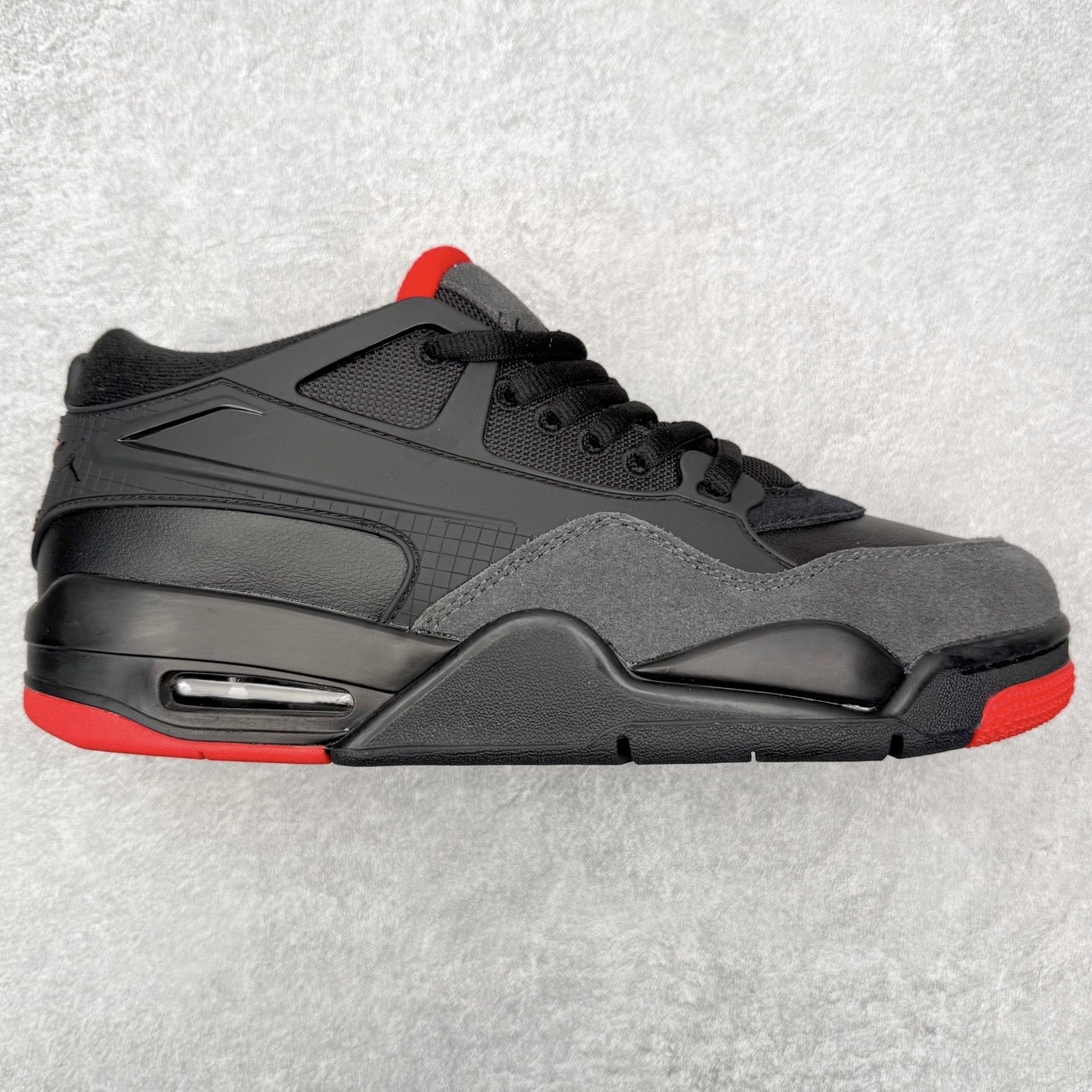 图片[4]-＃KZ纯原 Air Jordan AJ4 RM 重制版低帮复古篮球鞋 亲自操刀耗时半年巨作 全套原纸板楦头开发 确保原汁原味 完美呈现版型 一比一鞋头弧度高度鞋身弧度 原厂TPU 正确内里网布 菱角分明不变形无多余毛边 柔软性质感一致于原鞋 原厂织唛标 原厂飞人电绣工艺 尾指中部跳三针 独家绑鞋带手法 印刷中底布 四线拉帮 米色美纹纸贴合固定 进口港宝加持 后跟自然饱满 全鞋荧光划线卡点 追求极致完美 每一双都是工艺品 多重QC质检 超越公司货的品控标准 实实在在的免检产品 采用了低帮的设计 并保留了众多AJ4的经典元素 鞋身以皮革、麂皮材质拼接打造 AJ4经典的TPU材质延伸至后跟 增强鞋款稳定性 而鞋身侧面的网格设计则被取消 尾部的NIKE AIR标志也得到保留 并同时带有飞人logo 中底部分同样搭载了可视AIR气垫 鞋底采用米白色中底和外底呈现 为整个设计收尾 尺码：36 36.5 37.5 38 38.5 39 40 40.5 41 42 42.5 43 44 44.5 45 46 47.5 48.5-选品中心