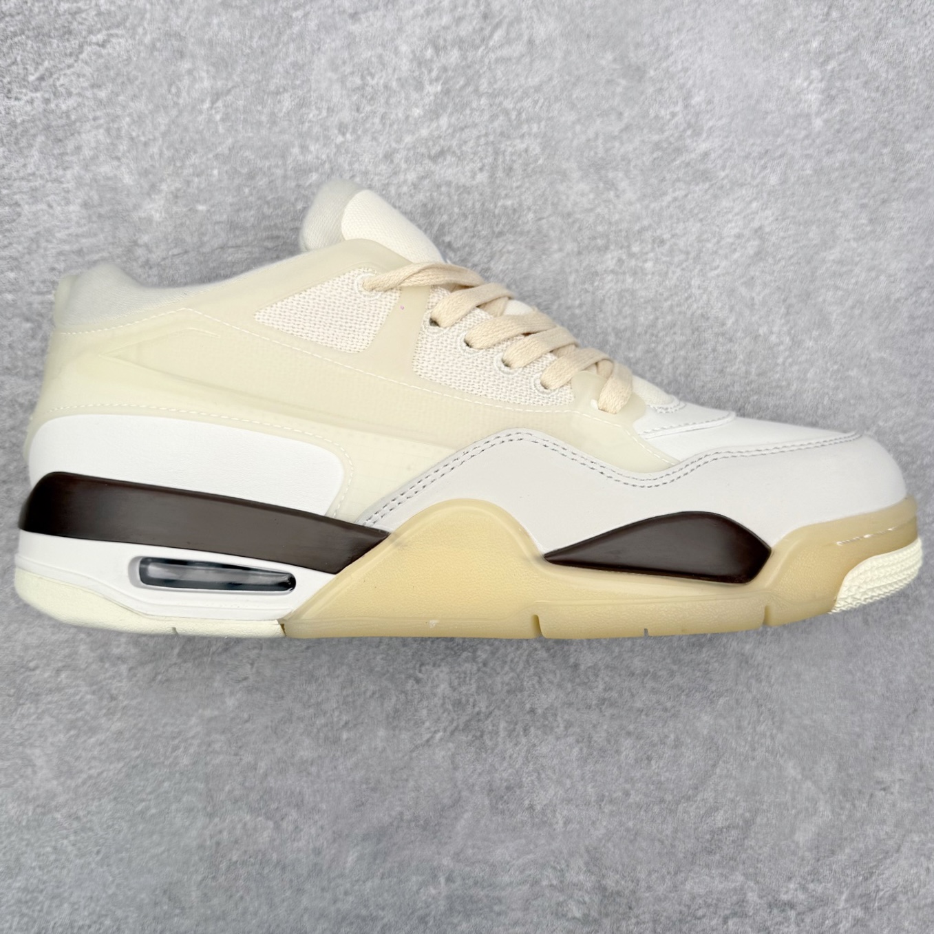 ＃KZ纯原 Air Jordan AJ4 RM 重制版低帮复古篮球鞋 IB8857-141 亲自操刀耗时半年巨作 全套原纸板楦头开发 确保原汁原味 完美呈现版型 一比一鞋头弧度高度鞋身弧度 原厂TPU 正确内里网布 菱角分明不变形无多余毛边 柔软性质感一致于原鞋 原厂织唛标 原厂飞人电绣工艺 尾指中部跳三针 独家绑鞋带手法 印刷中底布 四线拉帮 米色美纹纸贴合固定 进口港宝加持 后跟自然饱满 全鞋荧光划线卡点 追求极致完美 每一双都是工艺品 多重QC质检 超越公司货的品控标准 实实在在的免检产品 采用了低帮的设计 并保留了众多AJ4的经典元素 鞋身以皮革、麂皮材质拼接打造 AJ4经典的TPU材质延伸至后跟 增强鞋款稳定性 而鞋身侧面的网格设计则被取消 尾部的NIKE AIR标志也得到保留 并同时带有飞人logo 中底部分同样搭载了可视AIR气垫 鞋底采用米白色中底和外底呈现 为整个设计收尾 尺码：36 36.5 37.5 38 38.5 39 40 40.5 41 42 42.5 43 44 44.5 45 46 47.5 48.5-选品中心