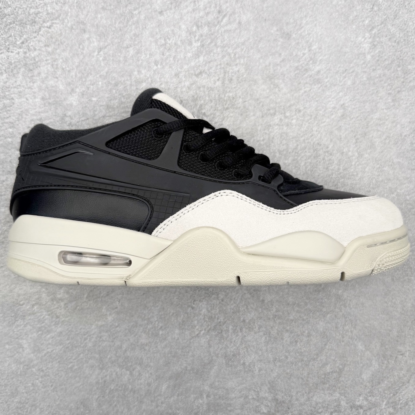 ＃KZ纯原 Air Jordan AJ4 RM 重制版低帮复古篮球鞋 FQ7939-001 亲自操刀耗时半年巨作 全套原纸板楦头开发 确保原汁原味 完美呈现版型 一比一鞋头弧度高度鞋身弧度 原厂TPU 正确内里网布 菱角分明不变形无多余毛边 柔软性质感一致于原鞋 原厂织唛标 原厂飞人电绣工艺 尾指中部跳三针 独家绑鞋带手法 印刷中底布 四线拉帮 米色美纹纸贴合固定 进口港宝加持 后跟自然饱满 全鞋荧光划线卡点 追求极致完美 每一双都是工艺品 多重QC质检 超越公司货的品控标准 实实在在的免检产品 采用了低帮的设计 并保留了众多AJ4的经典元素 鞋身以皮革、麂皮材质拼接打造 AJ4经典的TPU材质延伸至后跟 增强鞋款稳定性 而鞋身侧面的网格设计则被取消 尾部的NIKE AIR标志也得到保留 并同时带有飞人logo 中底部分同样搭载了可视AIR气垫 鞋底采用米白色中底和外底呈现 为整个设计收尾 尺码：36 36.5 37.5 38 38.5 39 40 40.5 41 42 42.5 43 44 44.5 45 46 47.5 48.5-选品中心