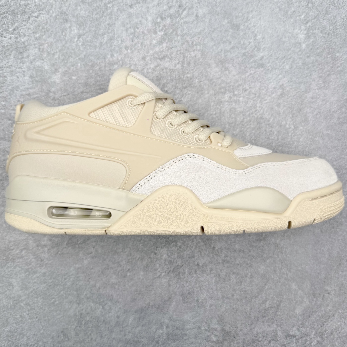 ＃KZ纯原 Air Jordan AJ4 RM 重制版低帮复古篮球鞋 FQ7940-200 亲自操刀耗时半年巨作 全套原纸板楦头开发 确保原汁原味 完美呈现版型 一比一鞋头弧度高度鞋身弧度 原厂TPU 正确内里网布 菱角分明不变形无多余毛边 柔软性质感一致于原鞋 原厂织唛标 原厂飞人电绣工艺 尾指中部跳三针 独家绑鞋带手法 印刷中底布 四线拉帮 米色美纹纸贴合固定 进口港宝加持 后跟自然饱满 全鞋荧光划线卡点 追求极致完美 每一双都是工艺品 多重QC质检 超越公司货的品控标准 实实在在的免检产品 采用了低帮的设计 并保留了众多AJ4的经典元素 鞋身以皮革、麂皮材质拼接打造 AJ4经典的TPU材质延伸至后跟 增强鞋款稳定性 而鞋身侧面的网格设计则被取消 尾部的NIKE AIR标志也得到保留 并同时带有飞人logo 中底部分同样搭载了可视AIR气垫 鞋底采用米白色中底和外底呈现 为整个设计收尾 尺码：36 36.5 37.5 38 38.5 39 40 40.5 41 42 42.5 43 44 44.5 45 46 47.5 48.5-选品中心