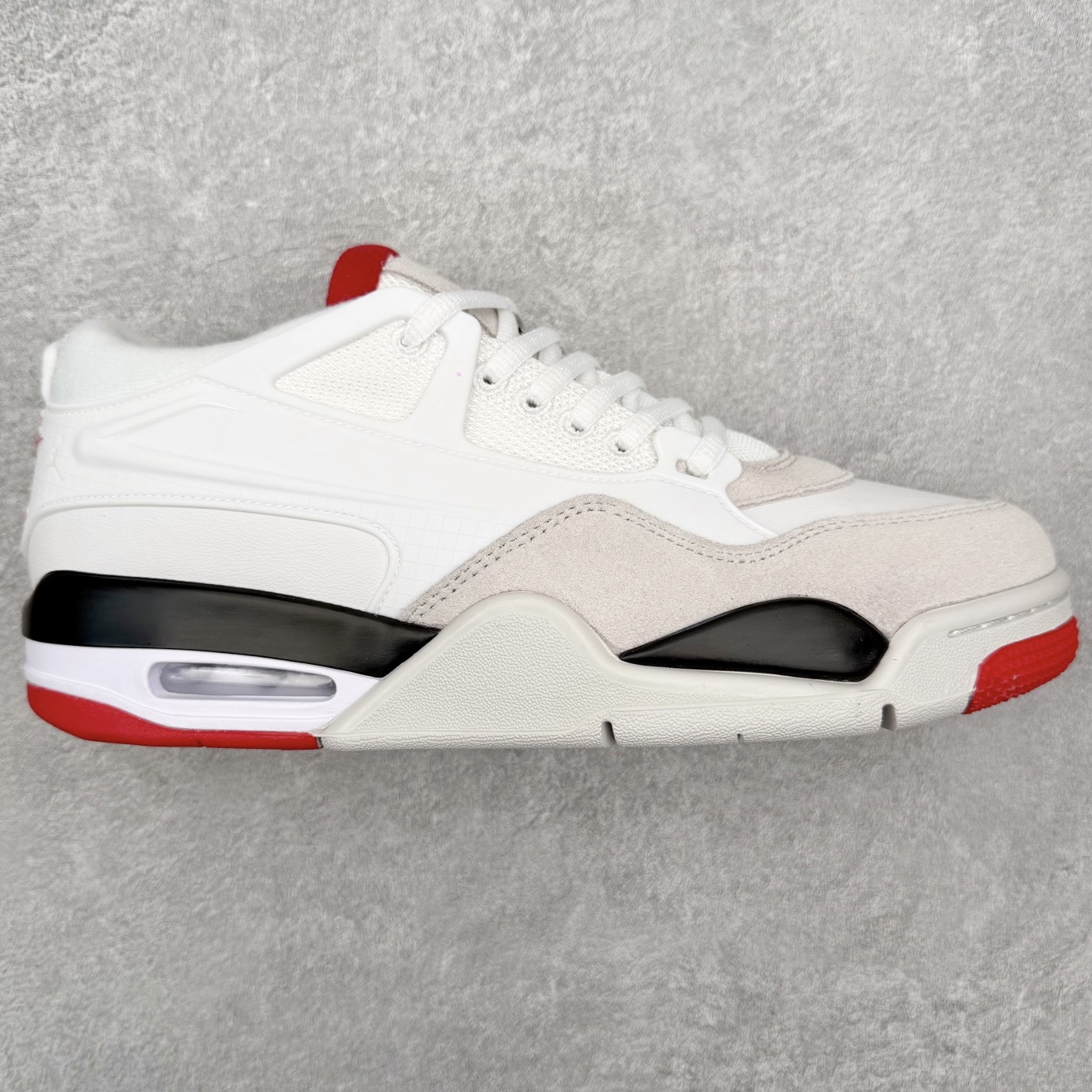 图片[9]-＃KZ纯原 Air Jordan AJ4 RM 重制版低帮复古篮球鞋 亲自操刀耗时半年巨作 全套原纸板楦头开发 确保原汁原味 完美呈现版型 一比一鞋头弧度高度鞋身弧度 原厂TPU 正确内里网布 菱角分明不变形无多余毛边 柔软性质感一致于原鞋 原厂织唛标 原厂飞人电绣工艺 尾指中部跳三针 独家绑鞋带手法 印刷中底布 四线拉帮 米色美纹纸贴合固定 进口港宝加持 后跟自然饱满 全鞋荧光划线卡点 追求极致完美 每一双都是工艺品 多重QC质检 超越公司货的品控标准 实实在在的免检产品 采用了低帮的设计 并保留了众多AJ4的经典元素 鞋身以皮革、麂皮材质拼接打造 AJ4经典的TPU材质延伸至后跟 增强鞋款稳定性 而鞋身侧面的网格设计则被取消 尾部的NIKE AIR标志也得到保留 并同时带有飞人logo 中底部分同样搭载了可视AIR气垫 鞋底采用米白色中底和外底呈现 为整个设计收尾 尺码：36 36.5 37.5 38 38.5 39 40 40.5 41 42 42.5 43 44 44.5 45 46 47.5 48.5-选品中心