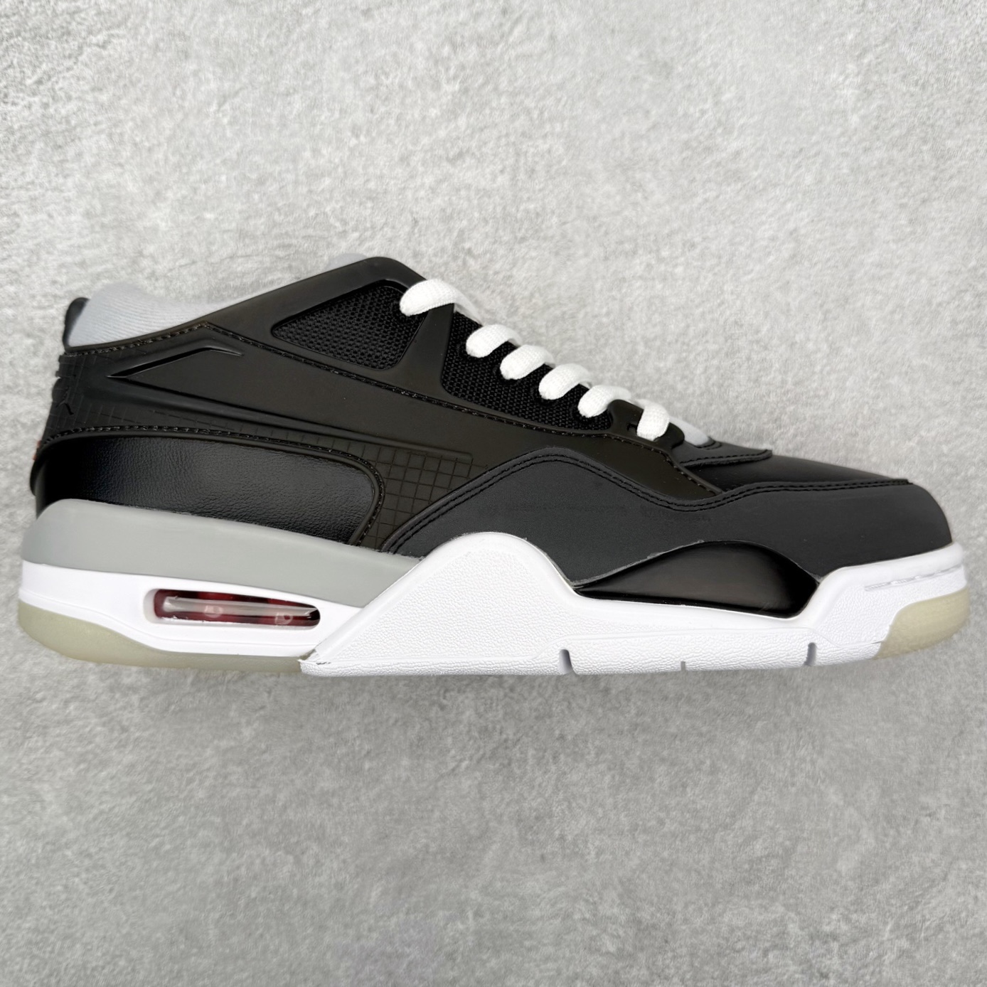 ＃KZ纯原 Air Jordan AJ4 RM 重制版低帮复古篮球鞋 HV5187-010 亲自操刀耗时半年巨作 全套原纸板楦头开发 确保原汁原味 完美呈现版型 一比一鞋头弧度高度鞋身弧度 原厂TPU 正确内里网布 菱角分明不变形无多余毛边 柔软性质感一致于原鞋 原厂织唛标 原厂飞人电绣工艺 尾指中部跳三针 独家绑鞋带手法 印刷中底布 四线拉帮 米色美纹纸贴合固定 进口港宝加持 后跟自然饱满 全鞋荧光划线卡点 追求极致完美 每一双都是工艺品 多重QC质检 超越公司货的品控标准 实实在在的免检产品 采用了低帮的设计 并保留了众多AJ4的经典元素 鞋身以皮革、麂皮材质拼接打造 AJ4经典的TPU材质延伸至后跟 增强鞋款稳定性 而鞋身侧面的网格设计则被取消 尾部的NIKE AIR标志也得到保留 并同时带有飞人logo 中底部分同样搭载了可视AIR气垫 鞋底采用米白色中底和外底呈现 为整个设计收尾 尺码：36 36.5 37.5 38 38.5 39 40 40.5 41 42 42.5 43 44 44.5 45 46 47.5 48.5-选品中心