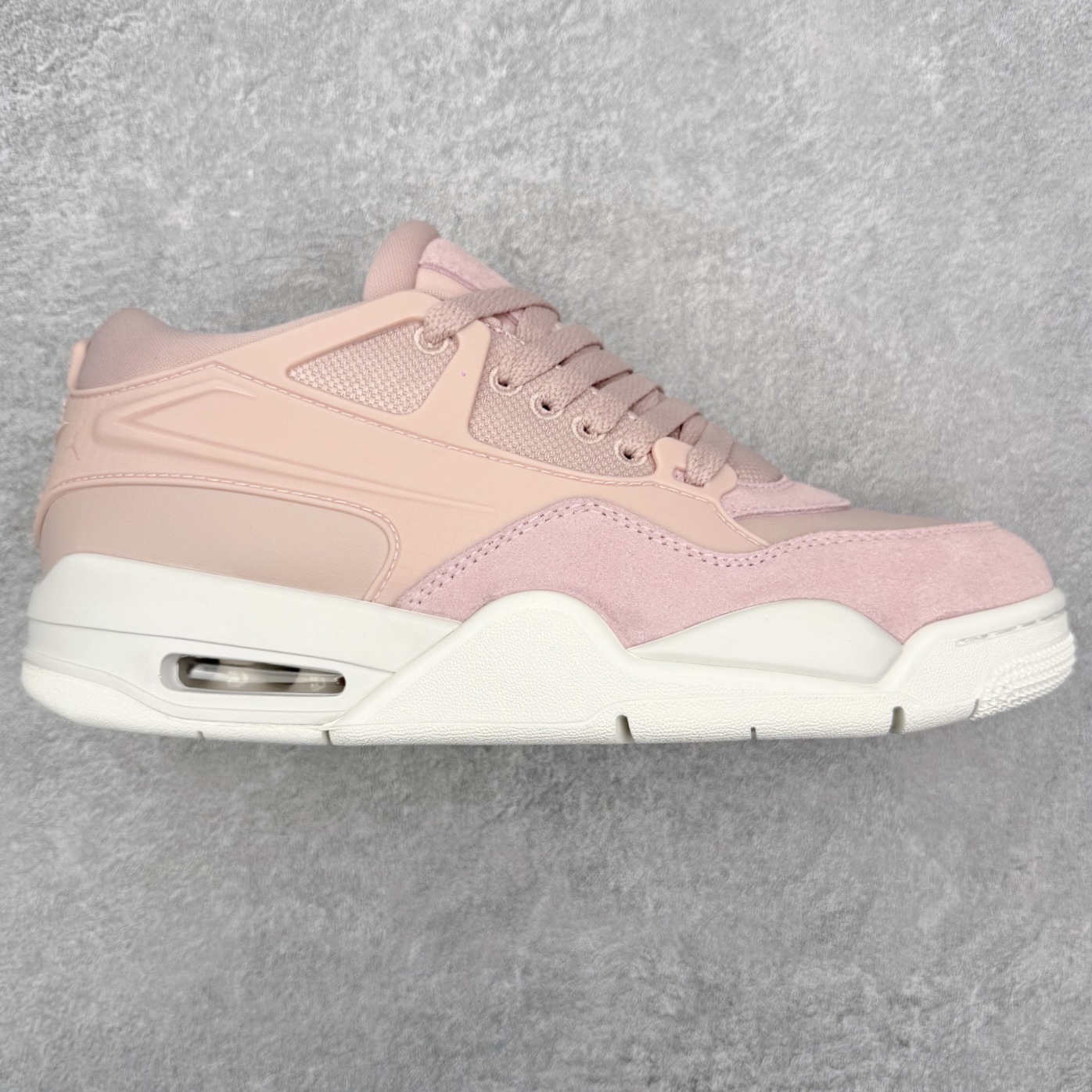 ＃KZ纯原 Air Jordan AJ4 RM 重制版低帮复古篮球鞋 FQ7940-600 亲自操刀耗时半年巨作 全套原纸板楦头开发 确保原汁原味 完美呈现版型 一比一鞋头弧度高度鞋身弧度 原厂TPU 正确内里网布 菱角分明不变形无多余毛边 柔软性质感一致于原鞋 原厂织唛标 原厂飞人电绣工艺 尾指中部跳三针 独家绑鞋带手法 印刷中底布 四线拉帮 米色美纹纸贴合固定 进口港宝加持 后跟自然饱满 全鞋荧光划线卡点 追求极致完美 每一双都是工艺品 多重QC质检 超越公司货的品控标准 实实在在的免检产品 采用了低帮的设计 并保留了众多AJ4的经典元素 鞋身以皮革、麂皮材质拼接打造 AJ4经典的TPU材质延伸至后跟 增强鞋款稳定性 而鞋身侧面的网格设计则被取消 尾部的NIKE AIR标志也得到保留 并同时带有飞人logo 中底部分同样搭载了可视AIR气垫 鞋底采用米白色中底和外底呈现 为整个设计收尾 尺码：36 36.5 37.5 38 38.5 39 40 40.5 41 42 42.5 43 44 44.5 45 46 47.5 48.5-选品中心