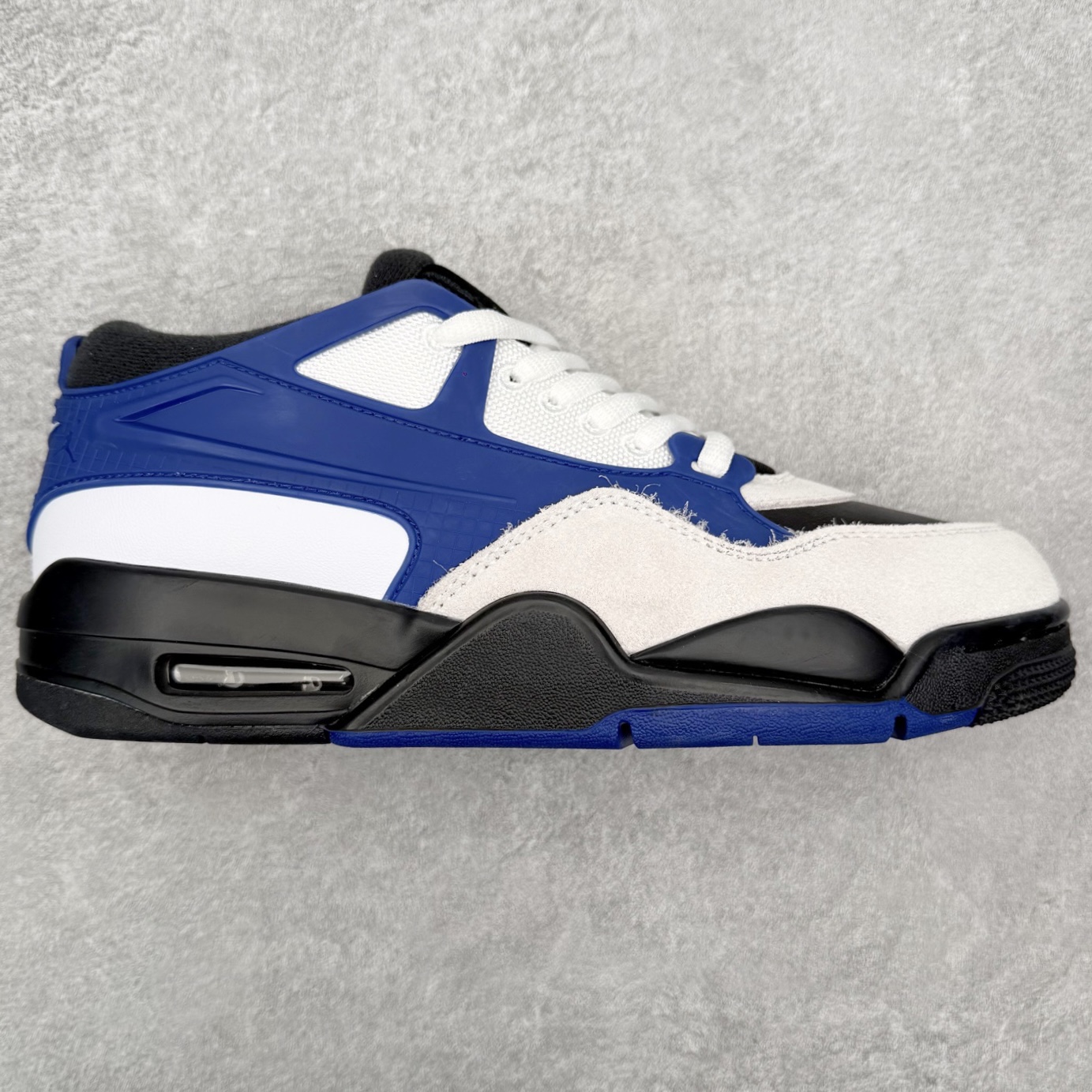 ＃KZ纯原 Air Jordan AJ4 RM 重制版低帮复古篮球鞋 FQ7939-140 亲自操刀耗时半年巨作 全套原纸板楦头开发 确保原汁原味 完美呈现版型 一比一鞋头弧度高度鞋身弧度 原厂TPU 正确内里网布 菱角分明不变形无多余毛边 柔软性质感一致于原鞋 原厂织唛标 原厂飞人电绣工艺 尾指中部跳三针 独家绑鞋带手法 印刷中底布 四线拉帮 米色美纹纸贴合固定 进口港宝加持 后跟自然饱满 全鞋荧光划线卡点 追求极致完美 每一双都是工艺品 多重QC质检 超越公司货的品控标准 实实在在的免检产品 采用了低帮的设计 并保留了众多AJ4的经典元素 鞋身以皮革、麂皮材质拼接打造 AJ4经典的TPU材质延伸至后跟 增强鞋款稳定性 而鞋身侧面的网格设计则被取消 尾部的NIKE AIR标志也得到保留 并同时带有飞人logo 中底部分同样搭载了可视AIR气垫 鞋底采用米白色中底和外底呈现 为整个设计收尾 尺码：36 36.5 37.5 38 38.5 39 40 40.5 41 42 42.5 43 44 44.5 45 46 47.5 48.5-选品中心