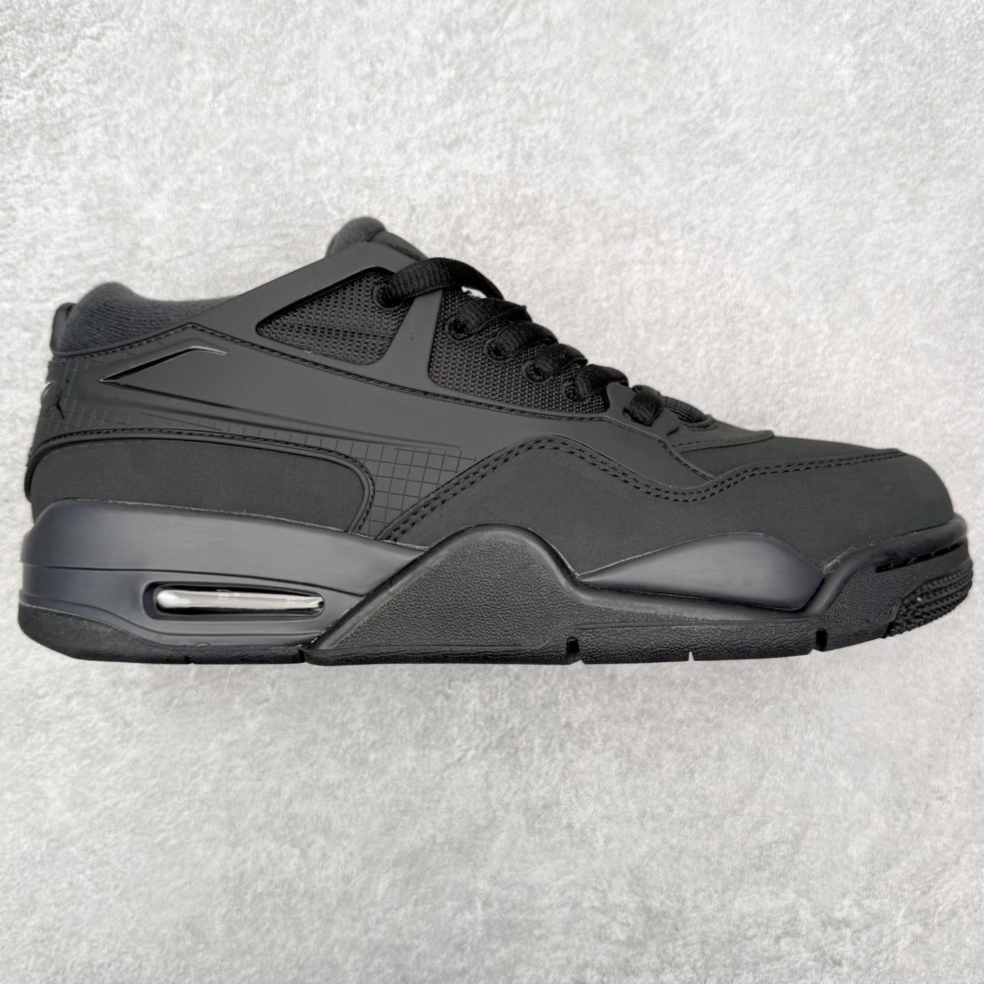 ＃KZ纯原 Air Jordan AJ4 RM 重制版低帮复古篮球鞋 FQ7939-004 亲自操刀耗时半年巨作 全套原纸板楦头开发 确保原汁原味 完美呈现版型 一比一鞋头弧度高度鞋身弧度 原厂TPU 正确内里网布 菱角分明不变形无多余毛边 柔软性质感一致于原鞋 原厂织唛标 原厂飞人电绣工艺 尾指中部跳三针 独家绑鞋带手法 印刷中底布 四线拉帮 米色美纹纸贴合固定 进口港宝加持 后跟自然饱满 全鞋荧光划线卡点 追求极致完美 每一双都是工艺品 多重QC质检 超越公司货的品控标准 实实在在的免检产品 采用了低帮的设计 并保留了众多AJ4的经典元素 鞋身以皮革、麂皮材质拼接打造 AJ4经典的TPU材质延伸至后跟 增强鞋款稳定性 而鞋身侧面的网格设计则被取消 尾部的NIKE AIR标志也得到保留 并同时带有飞人logo 中底部分同样搭载了可视AIR气垫 鞋底采用米白色中底和外底呈现 为整个设计收尾 尺码：36 36.5 37.5 38 38.5 39 40 40.5 41 42 42.5 43 44 44.5 45 46 47.5 48.5-选品中心