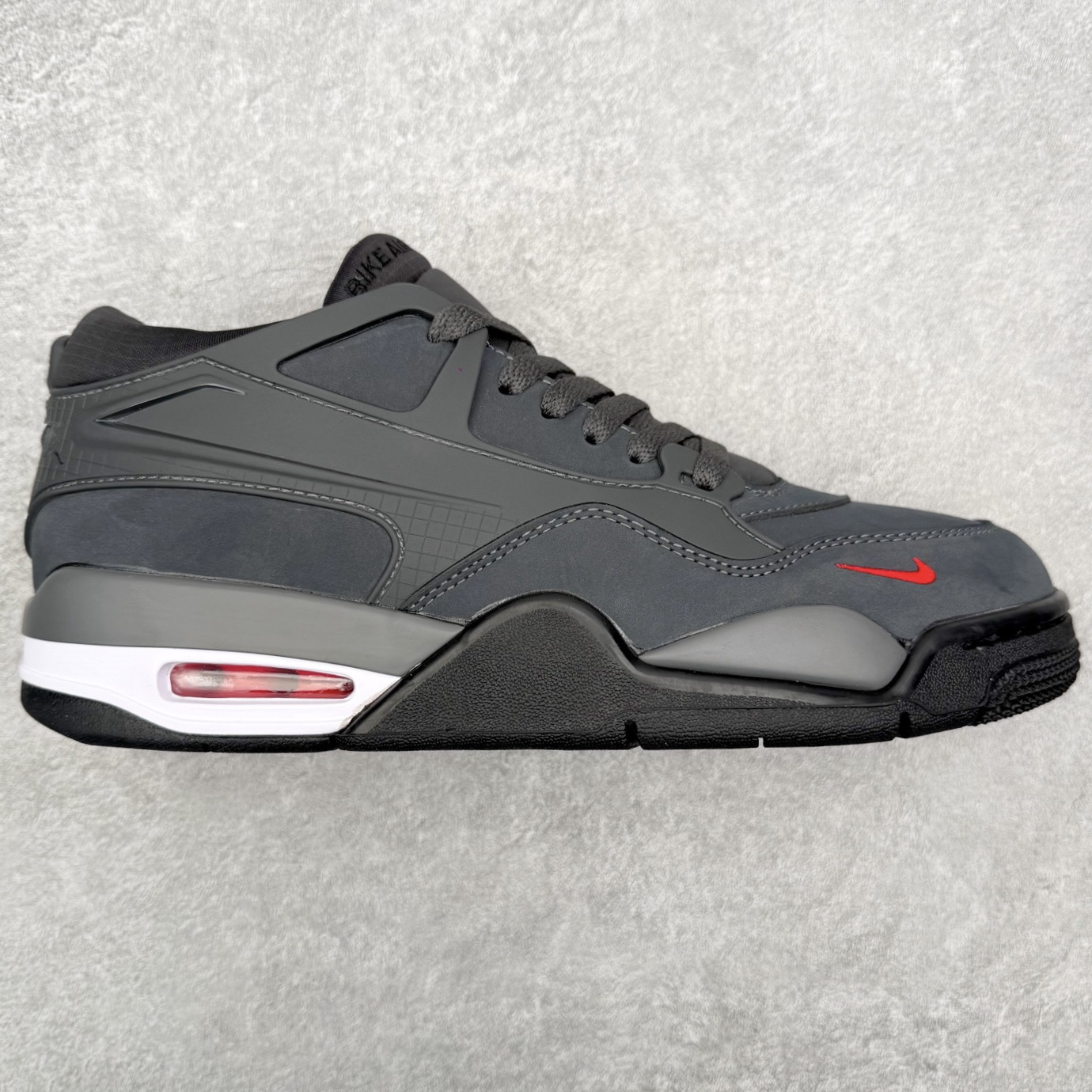 ＃KZ纯原 Air Jordan AJ4 RM 重制版低帮复古篮球鞋 HF4334-004 亲自操刀耗时半年巨作 全套原纸板楦头开发 确保原汁原味 完美呈现版型 一比一鞋头弧度高度鞋身弧度 原厂TPU 正确内里网布 菱角分明不变形无多余毛边 柔软性质感一致于原鞋 原厂织唛标 原厂飞人电绣工艺 尾指中部跳三针 独家绑鞋带手法 印刷中底布 四线拉帮 米色美纹纸贴合固定 进口港宝加持 后跟自然饱满 全鞋荧光划线卡点 追求极致完美 每一双都是工艺品 多重QC质检 超越公司货的品控标准 实实在在的免检产品 采用了低帮的设计 并保留了众多AJ4的经典元素 鞋身以皮革、麂皮材质拼接打造 AJ4经典的TPU材质延伸至后跟 增强鞋款稳定性 而鞋身侧面的网格设计则被取消 尾部的NIKE AIR标志也得到保留 并同时带有飞人logo 中底部分同样搭载了可视AIR气垫 鞋底采用米白色中底和外底呈现 为整个设计收尾 尺码：36 36.5 37.5 38 38.5 39 40 40.5 41 42 42.5 43 44 44.5 45 46 47.5 48.5-选品中心