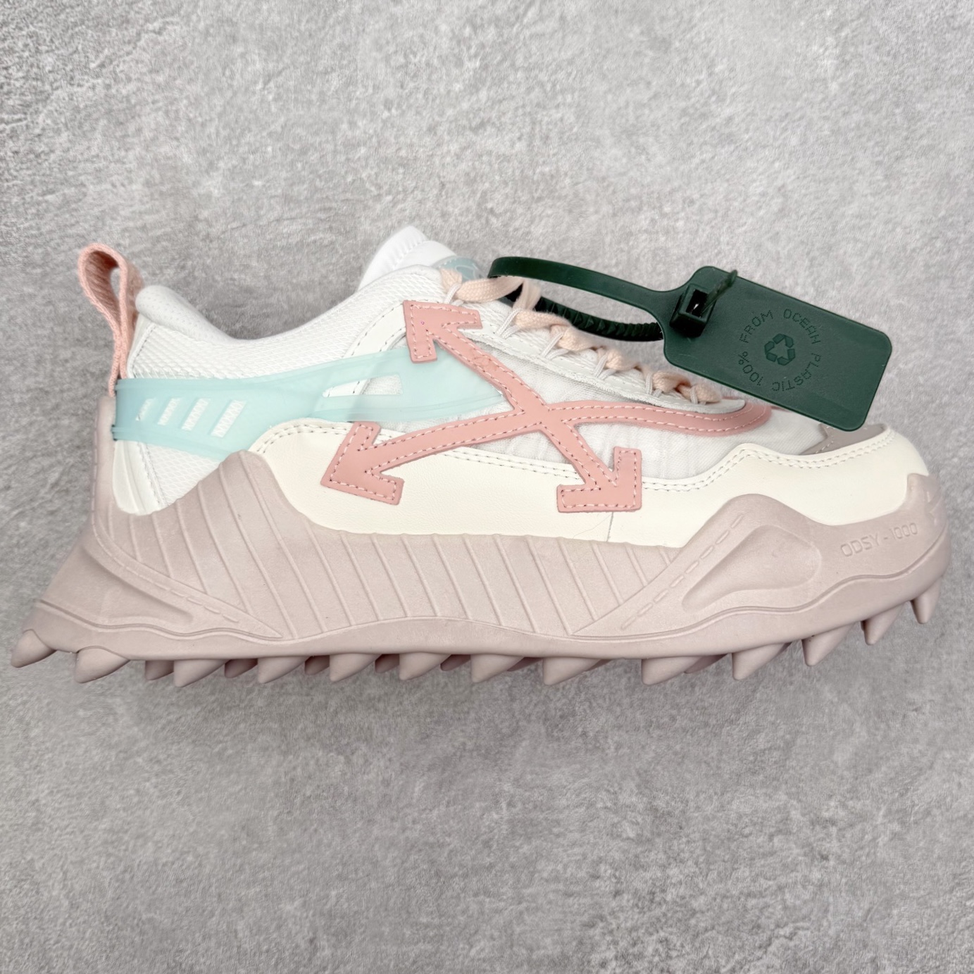 ＃KX OFF-WHITE ODSY OW皮革缓震休闲运动鞋 春夏走秀款球鞋 所有配件均通过定做出产正品裁片 原版比例大箭头定制网眼布双拼牛皮进口机器针车 数控针距精准做工不输大牌里层为高密度透气网眼布/垫脚羊皮私模重工抓地橡胶底 后跟坡度最贴切原版鞋型脱模 厚底约4CM 原盒包装配 TPU大底 尺码：36 37 38 39 40 41 42 43 44 45 46 47-选品中心