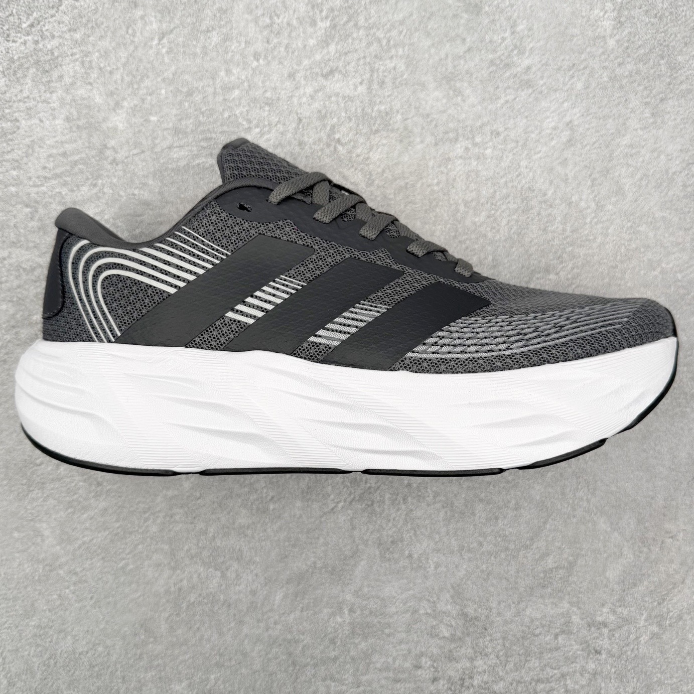 AD Adizero galaxy 8 舒适百搭回弹 低帮跑步鞋 男女同款 实拍调校N版已经零色差零失真 百分百还原实物色彩所见即所得 不存在货不对板色差等低级问题 选购参考实物拍摄 不混卖不参货 只用心做好货严格选品 承诺混一赔十 尺码：36 36.5 37.5 38 38.5 39 40 40.5 41 42 42.5 43 44 44.5 45-选品中心