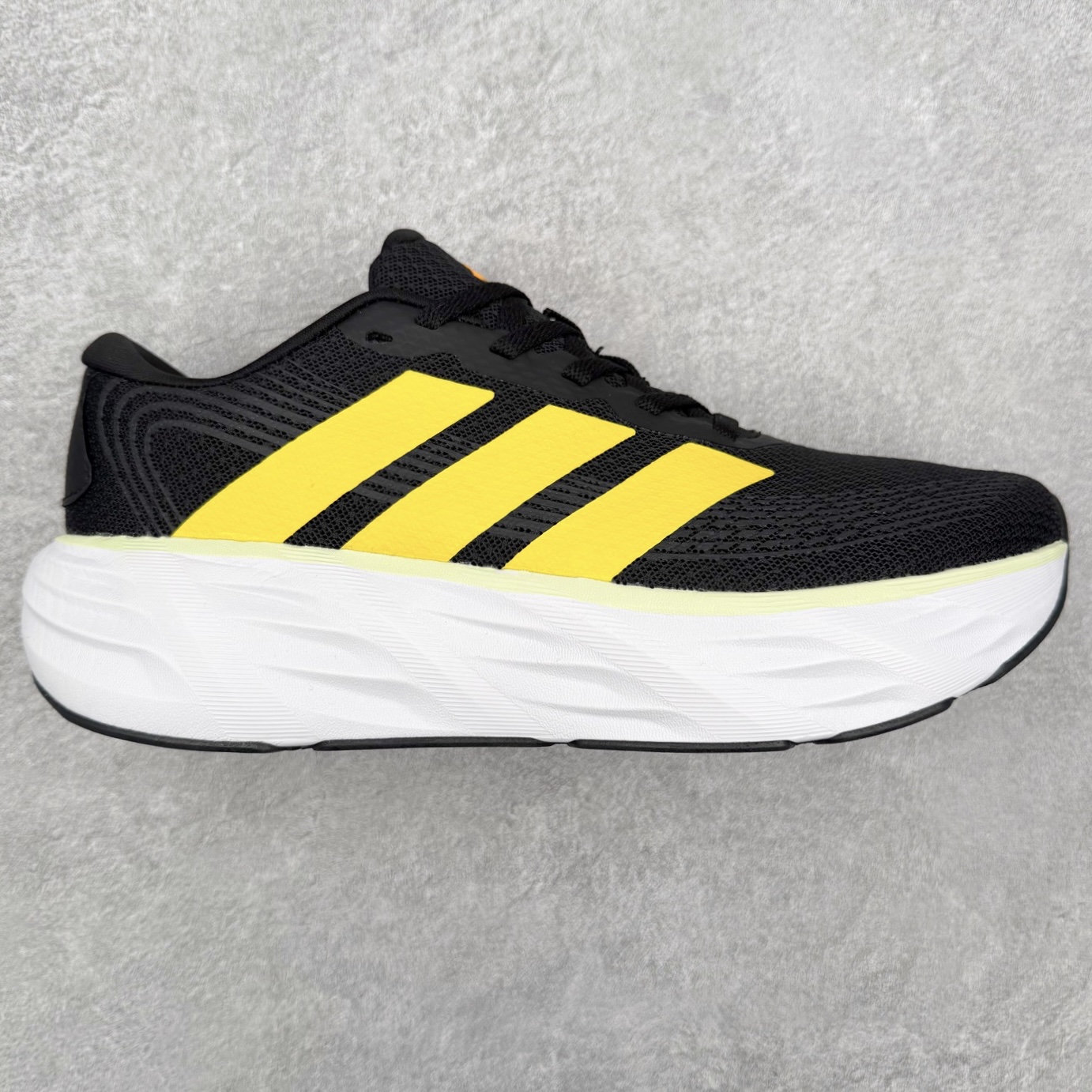 AD Adizero galaxy 8 舒适百搭回弹 低帮跑步鞋 男女同款 实拍调校N版已经零色差零失真 百分百还原实物色彩所见即所得 不存在货不对板色差等低级问题 选购参考实物拍摄 不混卖不参货 只用心做好货严格选品 承诺混一赔十 尺码：36 36.5 37.5 38 38.5 39 40 40.5 41 42 42.5 43 44 44.5 45-选品中心