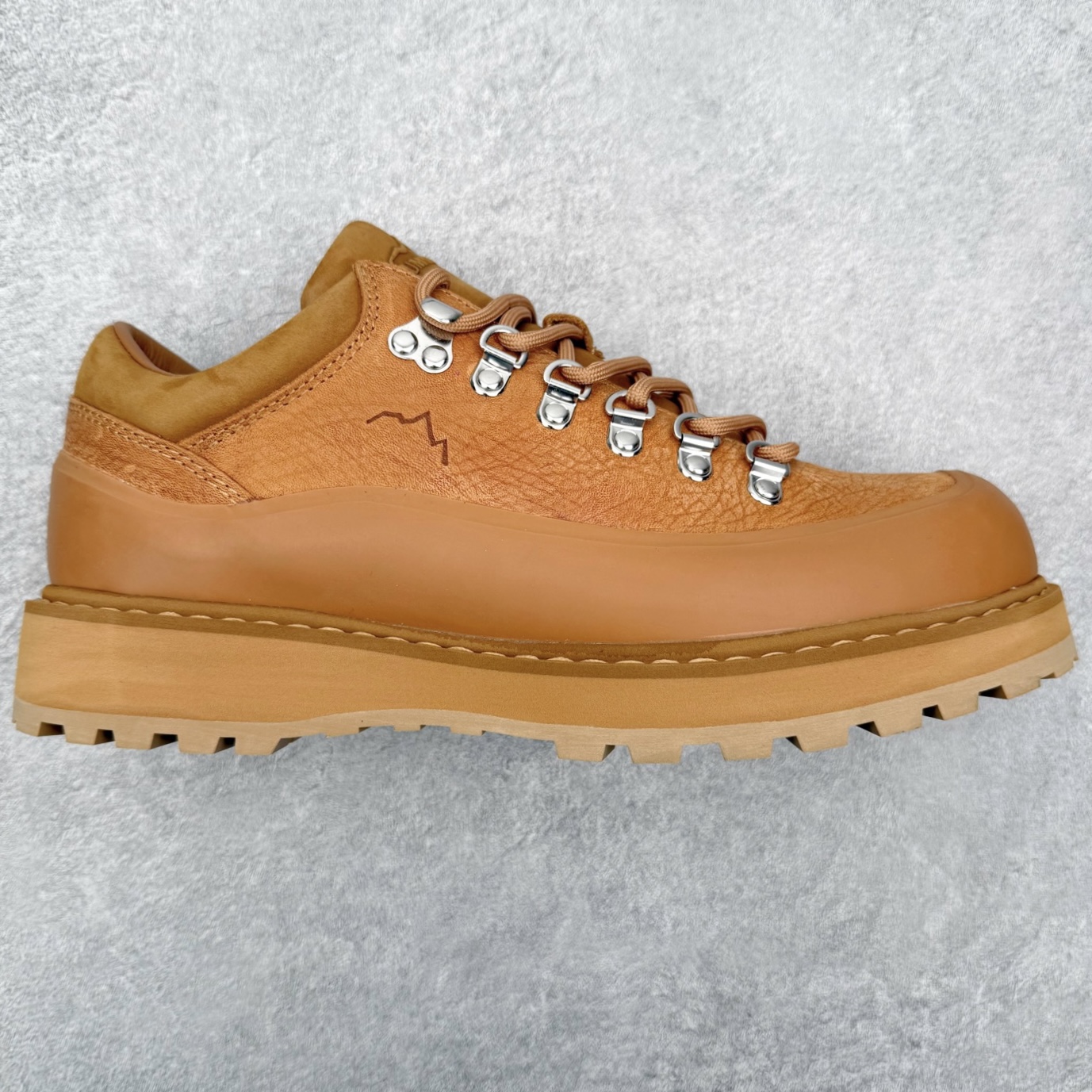 ＃GD广顶 DIEMME Cornaro Gomma 时尚潮流耐磨减震低帮户外功能鞋 DIEMME是欧洲意式高端手工潮鞋品牌，1992年成立，被誉为“鞋靴中的劳斯菜斯”，DIEMME在2016年被ELLE时尚杂志评为内行人最爱的7个运动鞋品牌的其中之一。Diemme经常参加世界知名鞋展比如米兰鞋展、巴黎鞋展、佛罗伦萨鞋展。尺码：39 40 41 42 43 44 45-选品中心