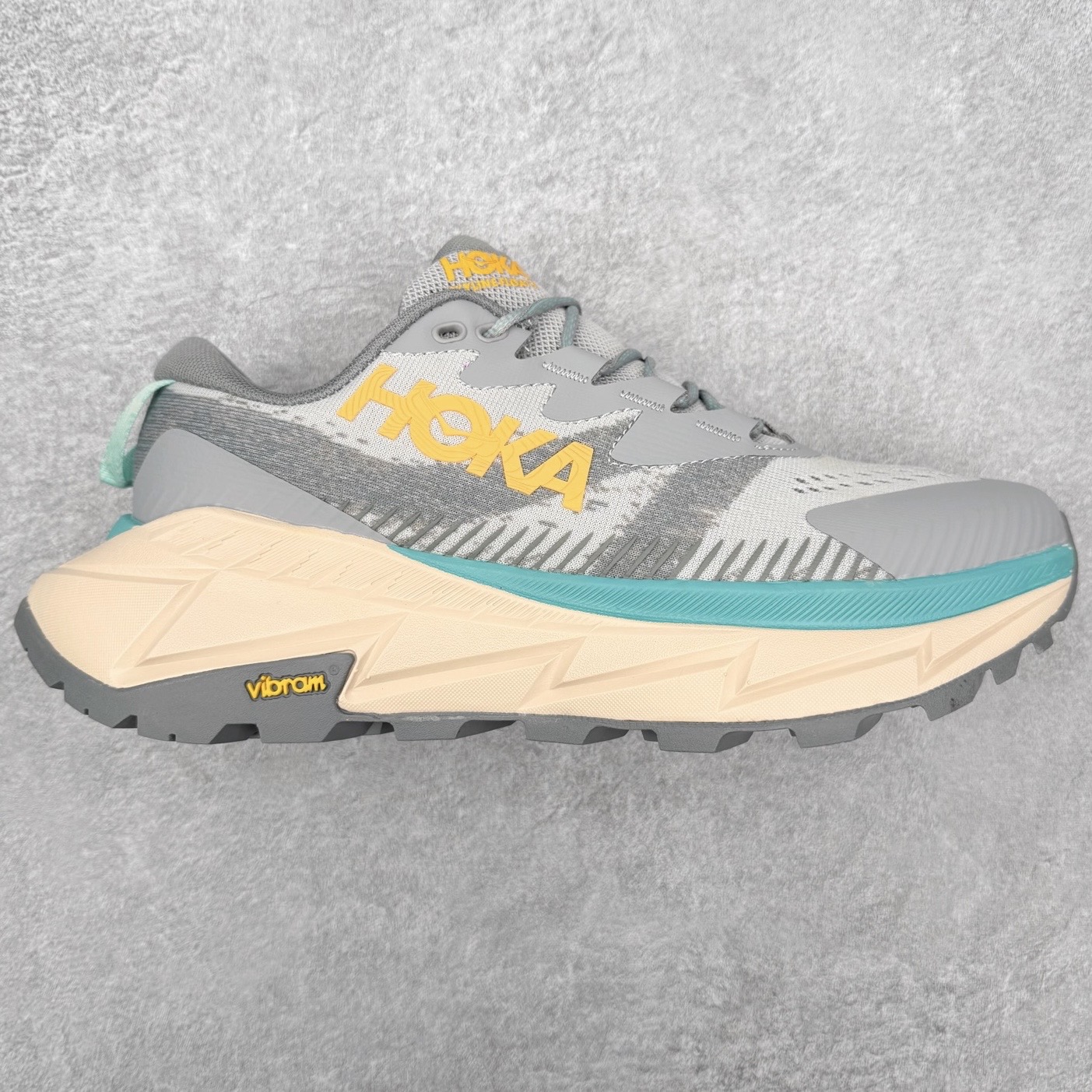 ＃福利特价 HOKA ONE ONE SKY Float X 网布织物 舒适运动户外功能 减震防滑耐磨 低帮 生活休闲鞋 男女同款 HOKA ONE ONE是来自美国的跑步鞋知名品牌，创立于2009年，始终致力于为所有跑者提供更新、更好的跑步装备。相比常规跑鞋，HOKA ONE ONE特别研发使用性能独特的几何形跑鞋中底，此种鞋底更厚、更高、回弹性也更好，除了卓越的缓冲性能，它还能为各种阶段的跑者带来更具动感、更加稳定的跑步体验。HOKAONE ONE从设计之初就清楚意识到，要保证跑者步幅的均匀一致，双脚自然而然的运动至关重要。尺码：36 36.5 37.5 38 39 40 40.5 41 42 42.5 43 44 45-选品中心