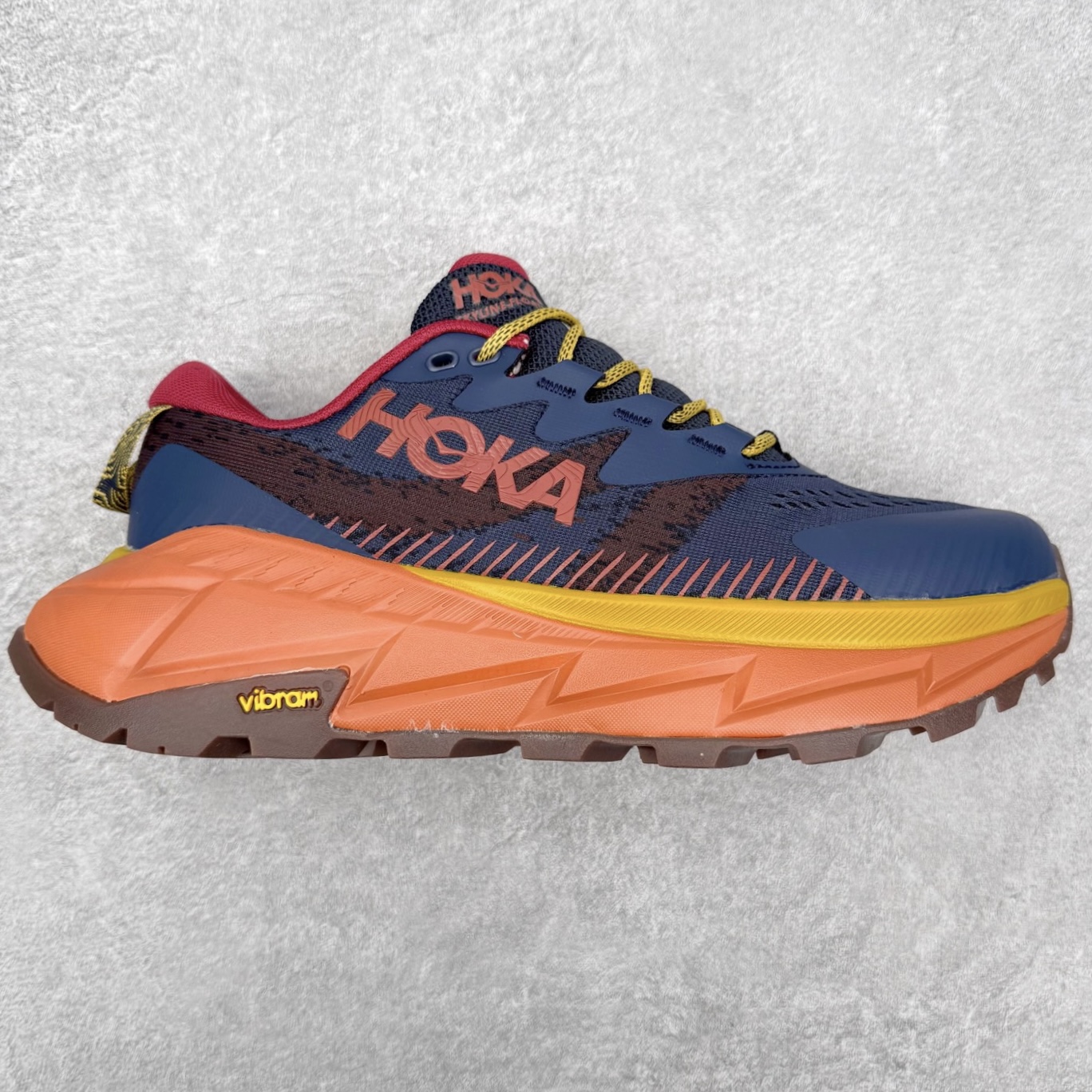 ＃福利特价 HOKA ONE ONE SKY Float X 网布织物 舒适运动户外功能 减震防滑耐磨 低帮 生活休闲鞋 男女同款 HOKA ONE ONE是来自美国的跑步鞋知名品牌，创立于2009年，始终致力于为所有跑者提供更新、更好的跑步装备。相比常规跑鞋，HOKA ONE ONE特别研发使用性能独特的几何形跑鞋中底，此种鞋底更厚、更高、回弹性也更好，除了卓越的缓冲性能，它还能为各种阶段的跑者带来更具动感、更加稳定的跑步体验。HOKAONE ONE从设计之初就清楚意识到，要保证跑者步幅的均匀一致，双脚自然而然的运动至关重要。尺码：36 36.5 37.5 38 39 40 40.5 41 42 42.5 43 44 45-选品中心