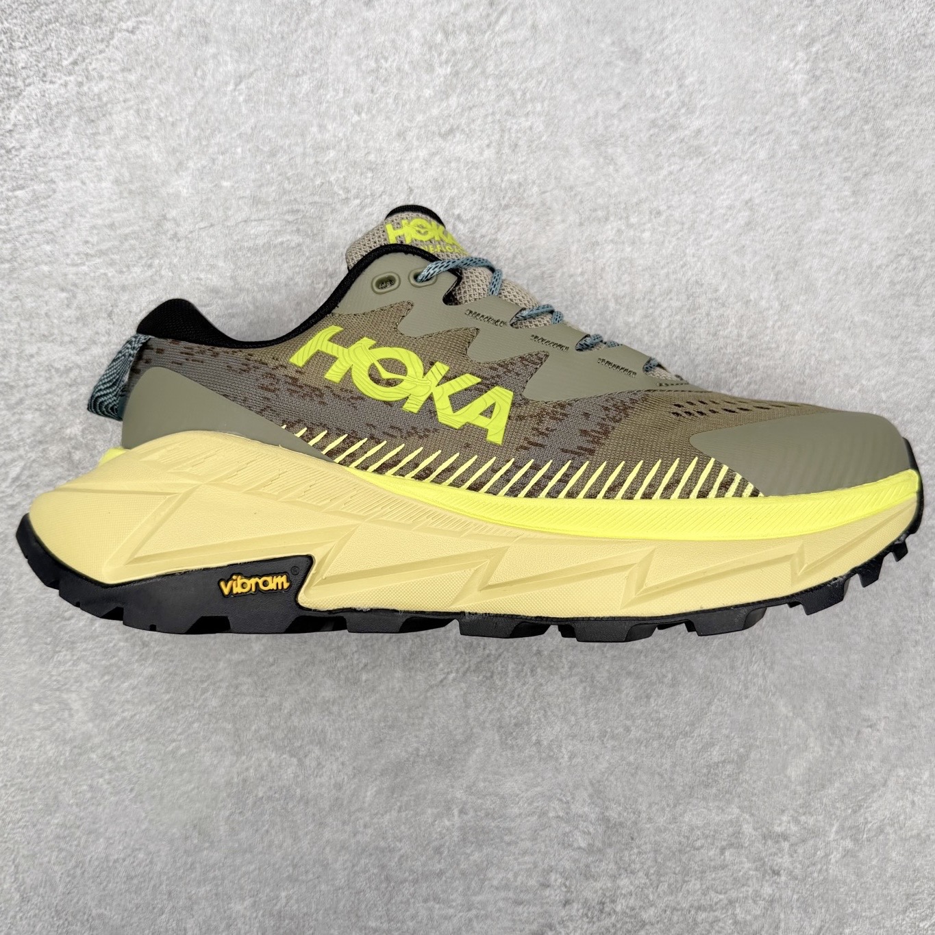 ＃福利特价 HOKA ONE ONE SKY Float X 网布织物 舒适运动户外功能 减震防滑耐磨 低帮 生活休闲鞋 男女同款 HOKA ONE ONE是来自美国的跑步鞋知名品牌，创立于2009年，始终致力于为所有跑者提供更新、更好的跑步装备。相比常规跑鞋，HOKA ONE ONE特别研发使用性能独特的几何形跑鞋中底，此种鞋底更厚、更高、回弹性也更好，除了卓越的缓冲性能，它还能为各种阶段的跑者带来更具动感、更加稳定的跑步体验。HOKAONE ONE从设计之初就清楚意识到，要保证跑者步幅的均匀一致，双脚自然而然的运动至关重要。尺码：36 36.5 37.5 38 39 40 40.5 41 42 42.5 43 44 45-选品中心