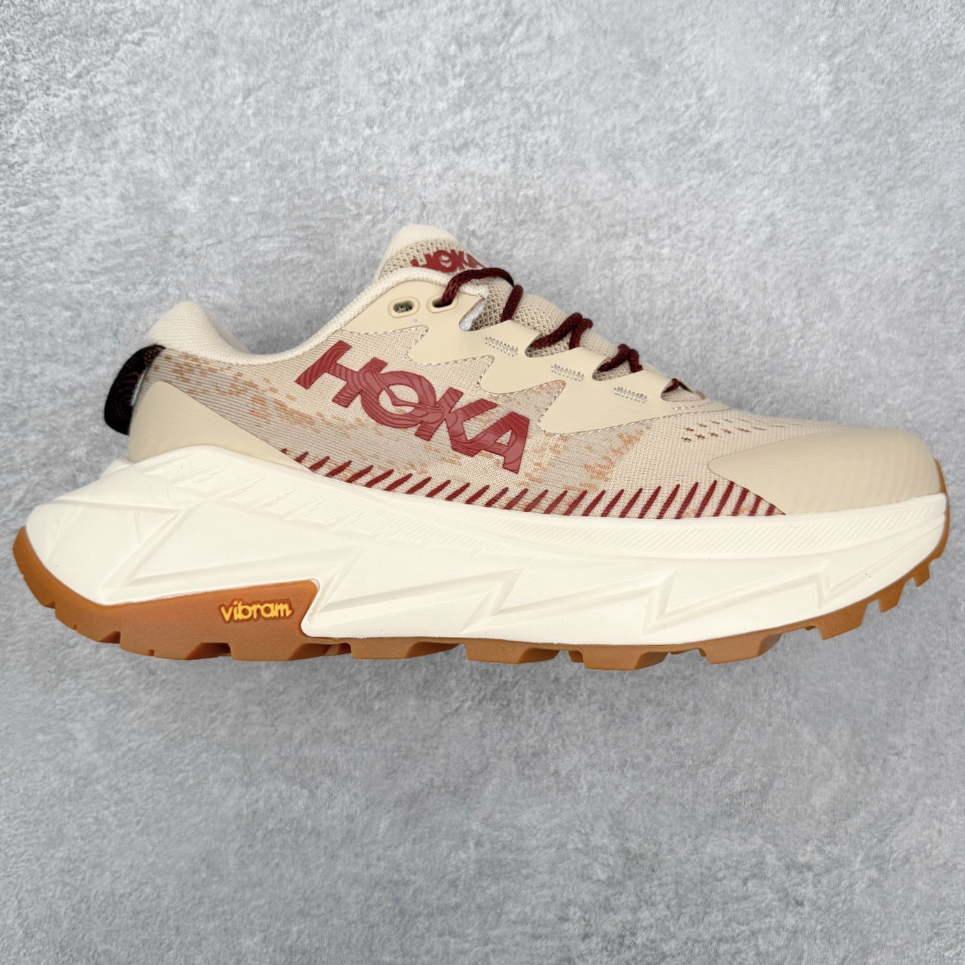 ＃福利特价 HOKA ONE ONE SKY Float X 网布织物 舒适运动户外功能 减震防滑耐磨 低帮 生活休闲鞋 男女同款 HOKA ONE ONE是来自美国的跑步鞋知名品牌，创立于2009年，始终致力于为所有跑者提供更新、更好的跑步装备。相比常规跑鞋，HOKA ONE ONE特别研发使用性能独特的几何形跑鞋中底，此种鞋底更厚、更高、回弹性也更好，除了卓越的缓冲性能，它还能为各种阶段的跑者带来更具动感、更加稳定的跑步体验。HOKAONE ONE从设计之初就清楚意识到，要保证跑者步幅的均匀一致，双脚自然而然的运动至关重要。尺码：36 36.5 37.5 38 39 40 40.5 41 42 42.5 43 44 45-选品中心