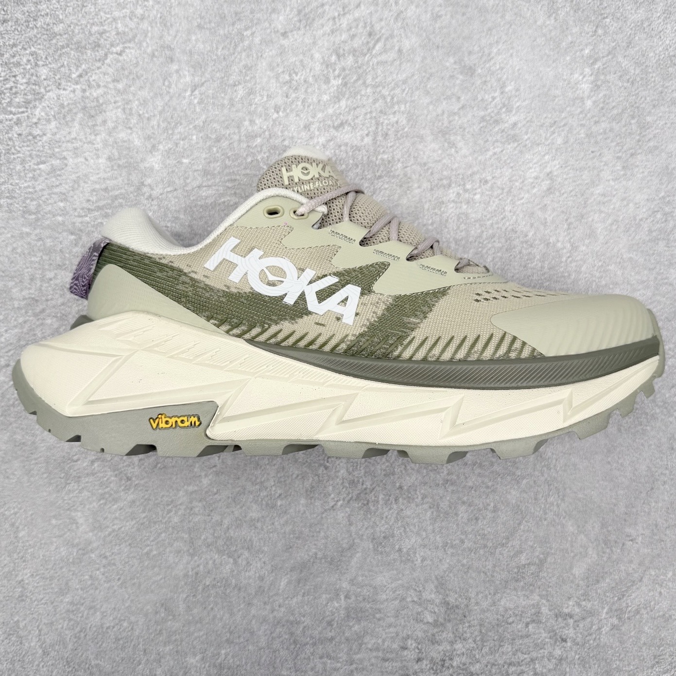 ＃福利特价 HOKA ONE ONE SKY Float X 网布织物 舒适运动户外功能 减震防滑耐磨 低帮 生活休闲鞋 男女同款 HOKA ONE ONE是来自美国的跑步鞋知名品牌，创立于2009年，始终致力于为所有跑者提供更新、更好的跑步装备。相比常规跑鞋，HOKA ONE ONE特别研发使用性能独特的几何形跑鞋中底，此种鞋底更厚、更高、回弹性也更好，除了卓越的缓冲性能，它还能为各种阶段的跑者带来更具动感、更加稳定的跑步体验。HOKAONE ONE从设计之初就清楚意识到，要保证跑者步幅的均匀一致，双脚自然而然的运动至关重要。尺码：36 36.5 37.5 38 39 40 40.5 41 42 42.5 43 44 45-选品中心
