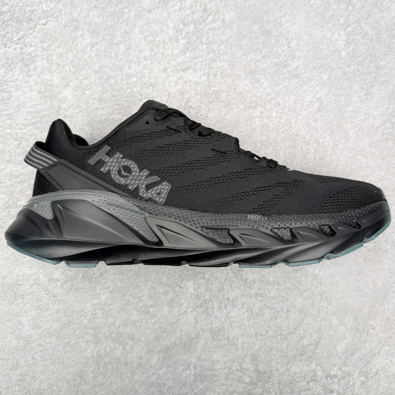 ＃福利特价 HOKA ONE ONE SKY Float X 网布织物 舒适运动户外功能 减震防滑耐磨 低帮 生活休闲鞋 男女同款 HOKA ONE ONE是来自美国的跑步鞋知名品牌，创立于2009年，始终致力于为所有跑者提供更新、更好的跑步装备。相比常规跑鞋，HOKA ONE ONE特别研发使用性能独特的几何形跑鞋中底，此种鞋底更厚、更高、回弹性也更好，除了卓越的缓冲性能，它还能为各种阶段的跑者带来更具动感、更加稳定的跑步体验。HOKAONE ONE从设计之初就清楚意识到，要保证跑者步幅的均匀一致，双脚自然而然的运动至关重要。尺码：36 36.5 37.5 38 39 40 40.5 41 42 42.5 43 44 45-选品中心