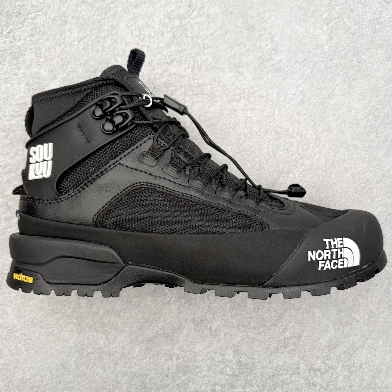 北面THE NORTH FACE GLENCLYFFE Soukuu Tnf 舒适耐用 防滑耐磨 高帮 户外功能鞋 专业户外登山品牌（北面）The North Face自1966年创立，由两位热爱登山徒步的年轻登山者于美西旧金山开创，不断透过研发与创新，并且将最先进的技术结合在服装与鞋款设计，生产多种外型帅气且专业能力非常强的户外运动装备而备受欢迎。尺码：36-45-选品中心
